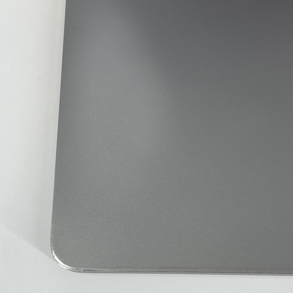 Apple MacBook Pro 15 Touch Bar 2018 Space Gray 2.9 GHz Intel Core i9 8th Gen. 32GB RAM 1TB Solid State Drive AMD Radeon Pro 560X 4 GB