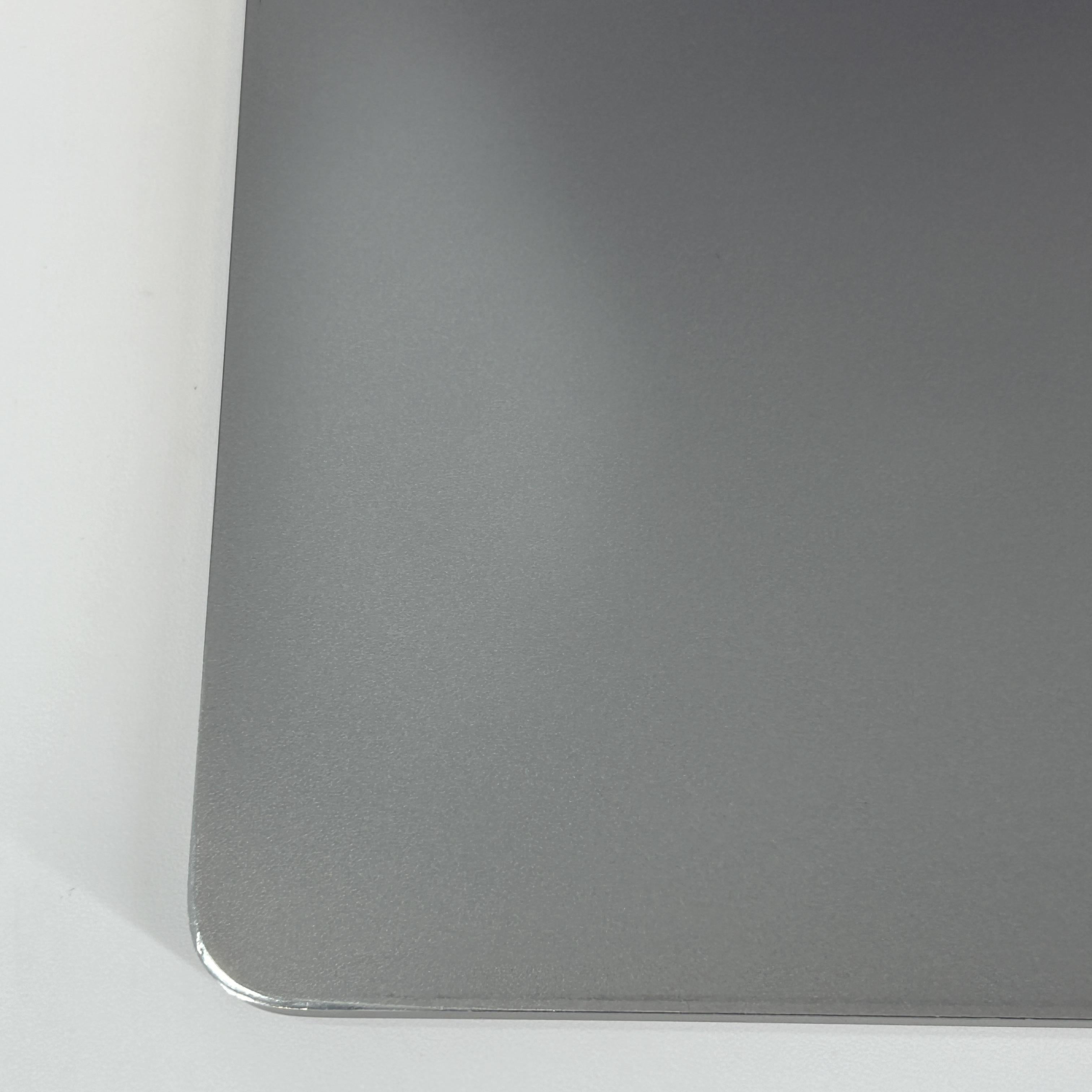 Apple MacBook Pro 15 Touch Bar 2018 Space Gray 2.9 GHz Intel Core i9 8th Gen. 32GB RAM 1TB Solid State Drive AMD Radeon Pro 560X 4 GB
