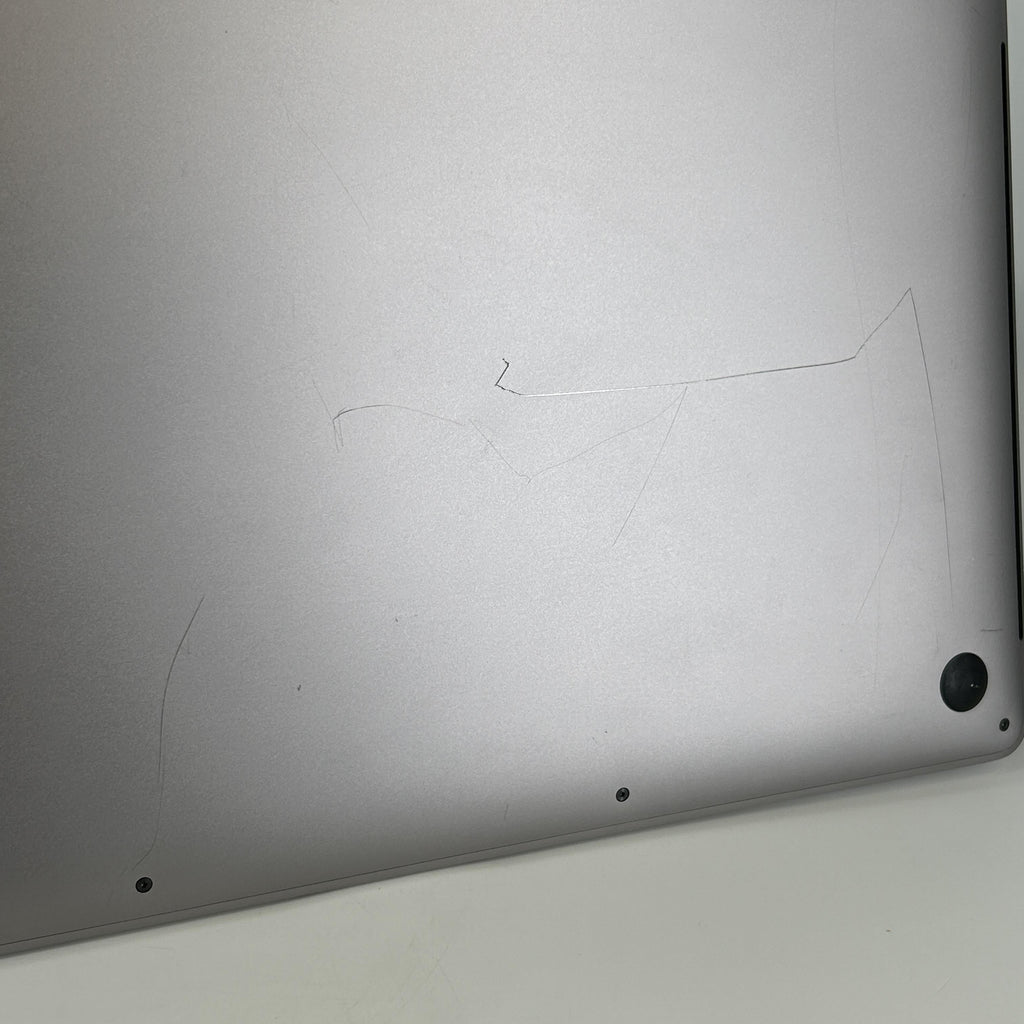 Apple MacBook Pro 15 Touch Bar 2018 Space Gray 2.9 GHz Intel Core i9 8th Gen. 32GB RAM 1TB Solid State Drive AMD Radeon Pro 560X 4 GB