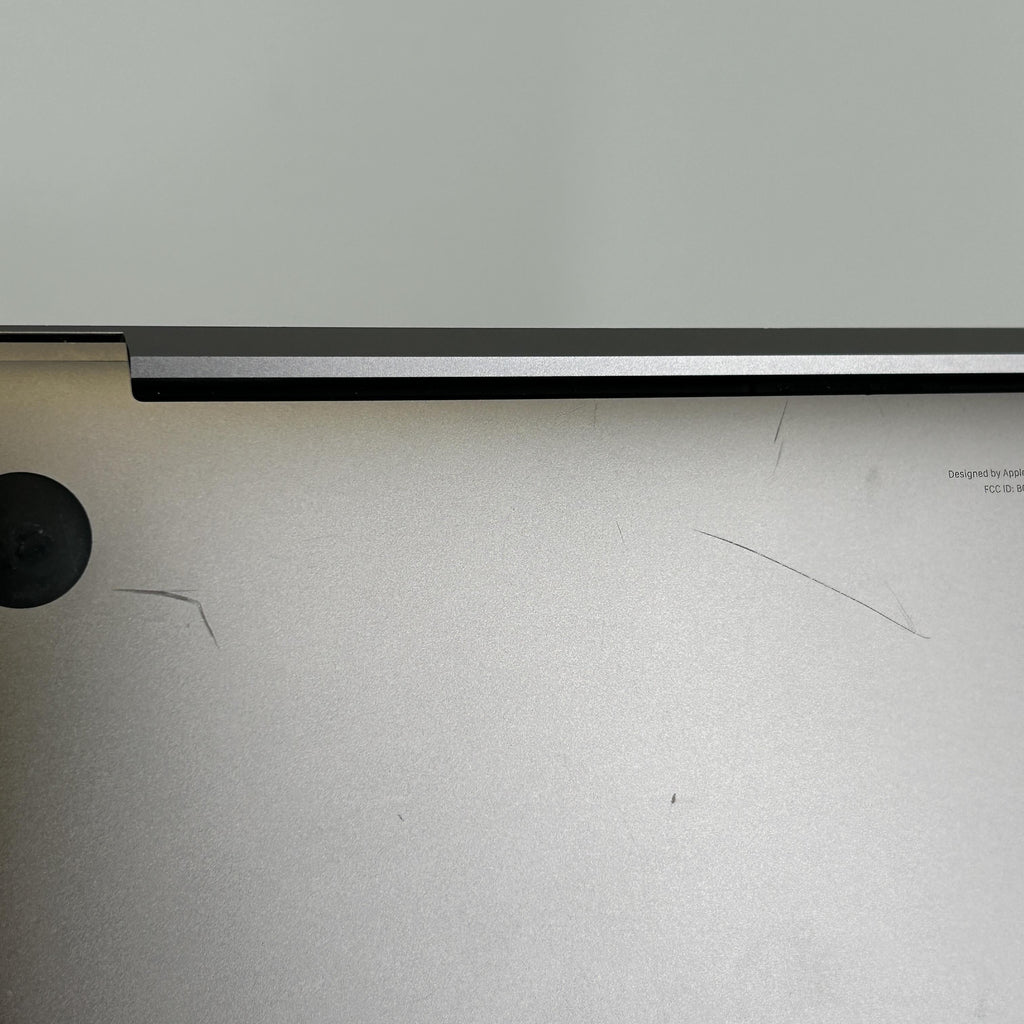 Apple MacBook Pro 15 Touch Bar 2018 Space Gray 2.9 GHz Intel Core i9 8th Gen. 32GB RAM 1TB Solid State Drive AMD Radeon Pro 560X 4 GB