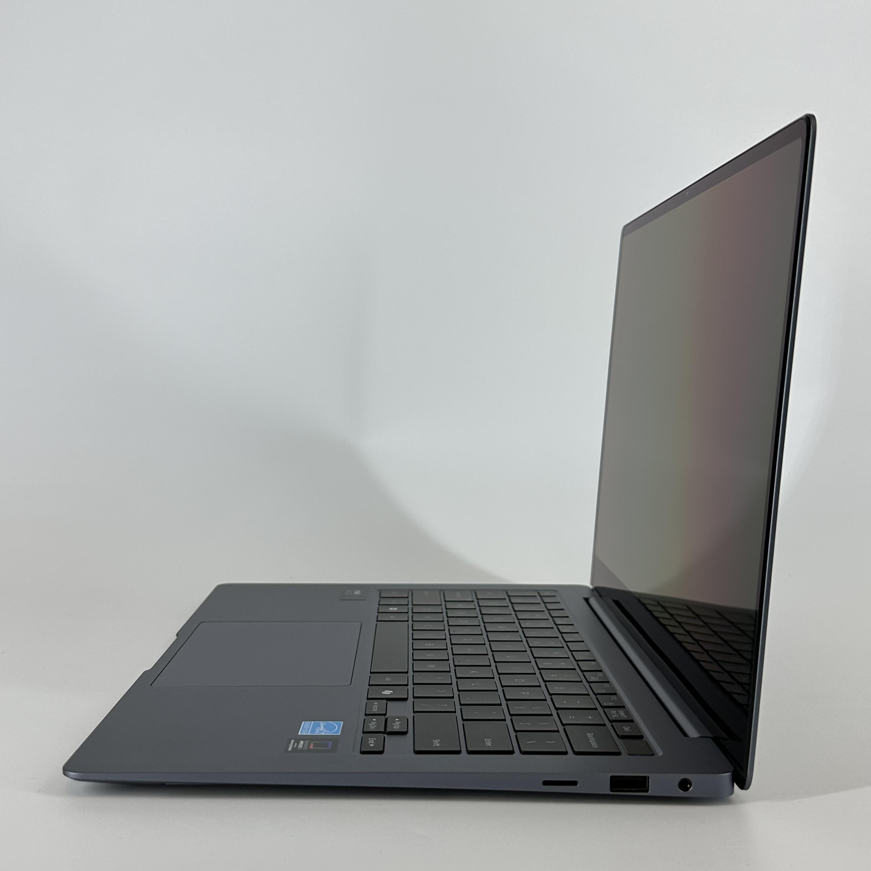 Samsung Galaxy Book4 Pro 14 Gray 3.8 GHz Intel Core Ultra 7 16GB RAM 512GB Solid State Drive