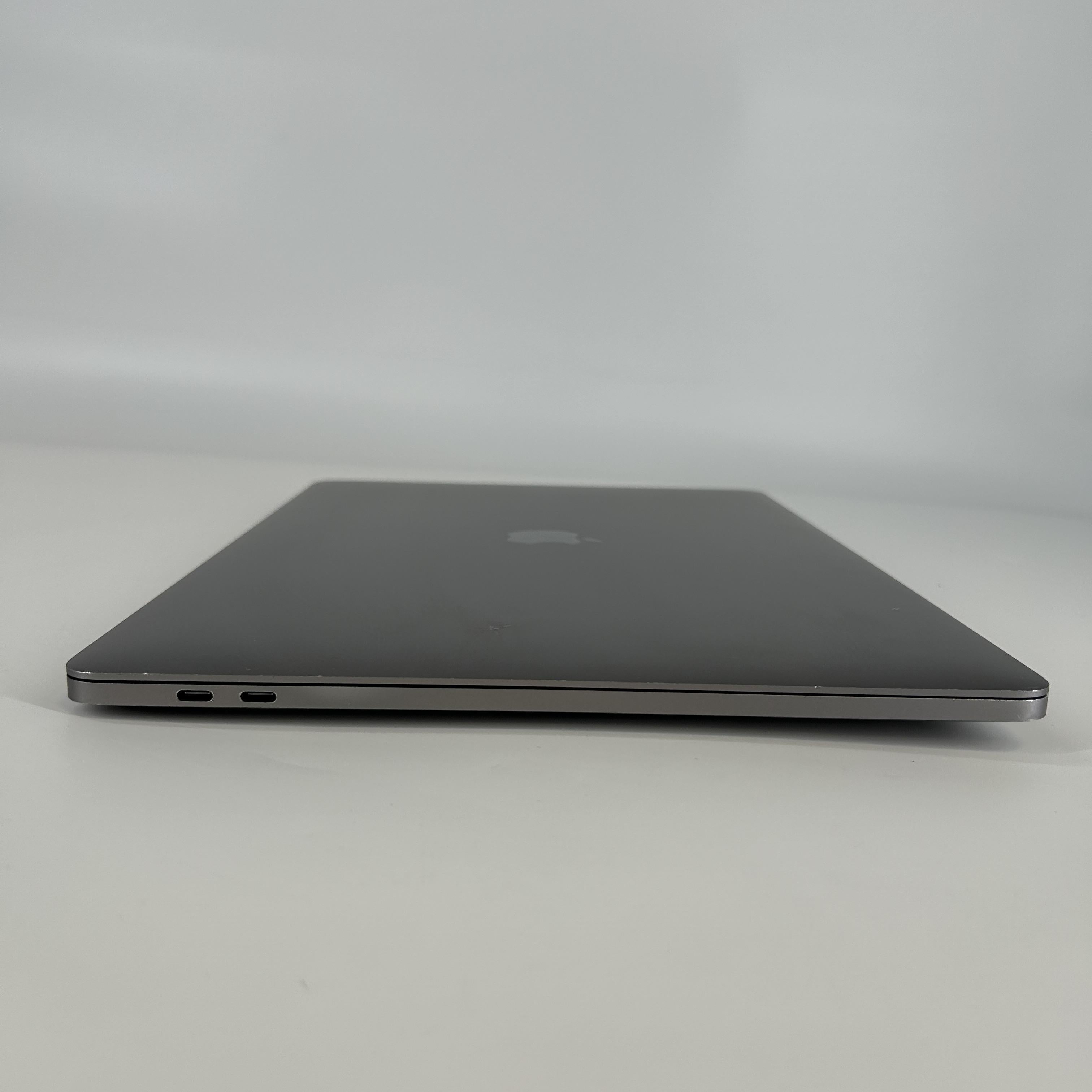 Apple MacBook Pro 15 Touch Bar 2018 Space Gray 2.9 GHz Intel Core i9 8th Gen. 32GB RAM 1TB Solid State Drive AMD Radeon Pro 560X 4 GB