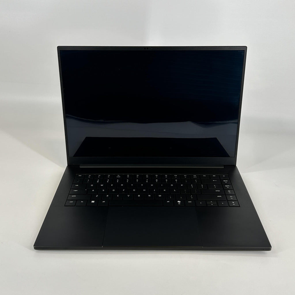 Razer Blade 16 2025 Black 2.0 GHz AMD Ryzen AI 9 HX 370 32GB RAM 4TB Solid State Drive 2TB Solid State Drive NVIDIA GeForce RTX 5090 24 GB