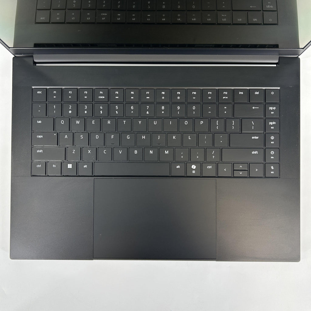 Razer Blade 16 2025 Black 2.0 GHz AMD Ryzen AI 9 HX 370 32GB RAM 4TB Solid State Drive 2TB Solid State Drive NVIDIA GeForce RTX 5090 24 GB