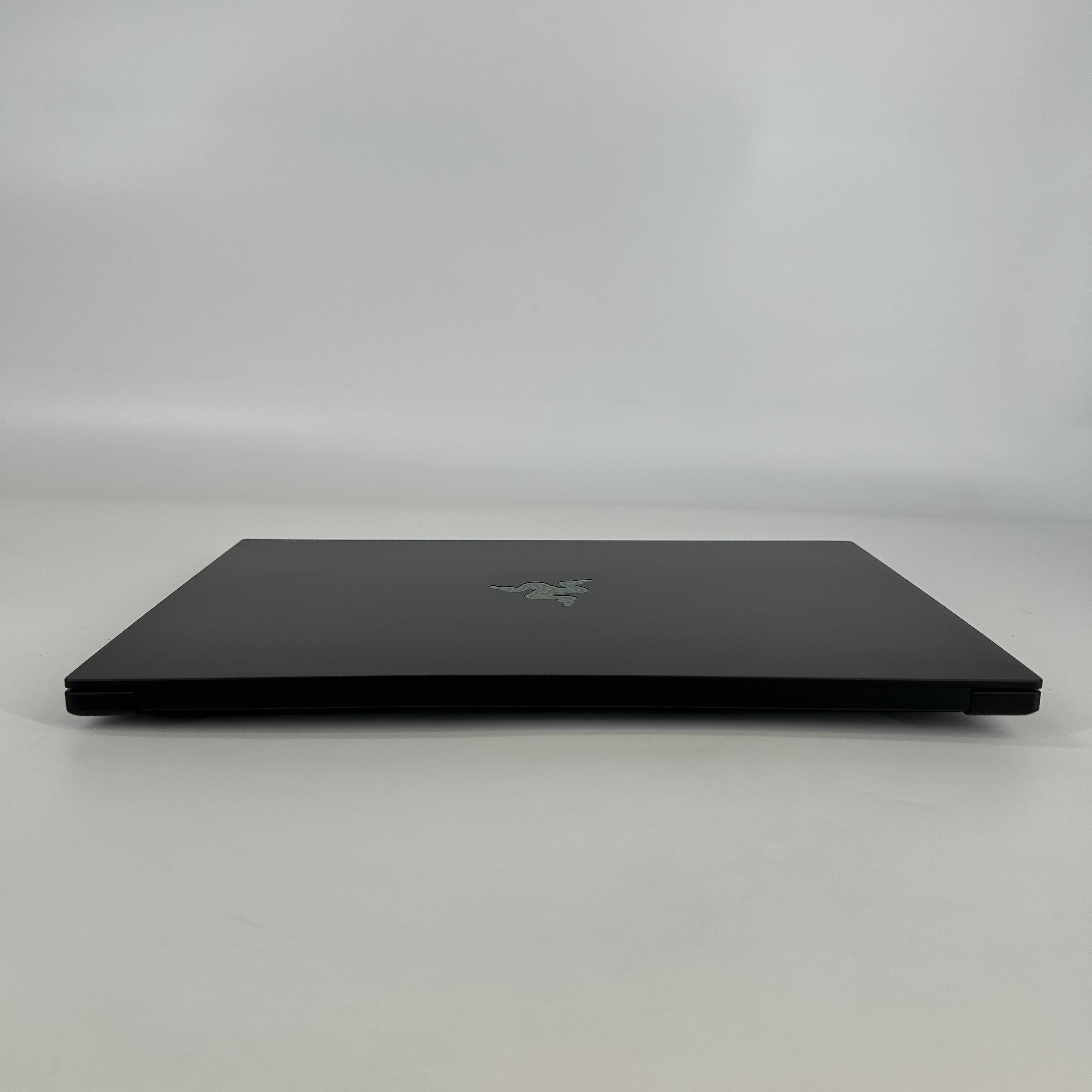 Razer Blade 16 2025 Black 2.0 GHz AMD Ryzen AI 9 HX 370 32GB RAM 4TB Solid State Drive 2TB Solid State Drive NVIDIA GeForce RTX 5090 24 GB
