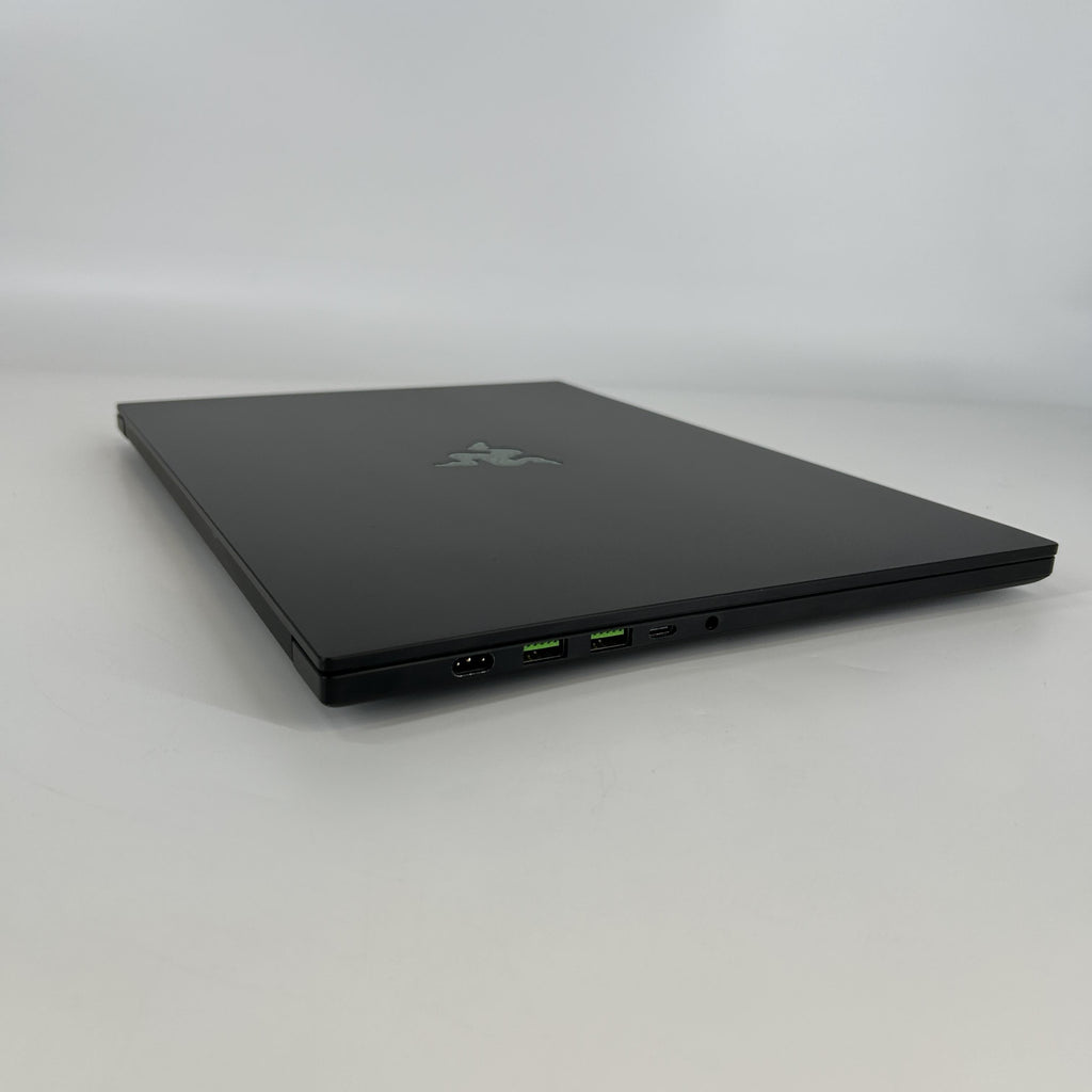 Razer Blade 16 2025 Black 2.0 GHz AMD Ryzen AI 9 HX 370 32GB RAM 4TB Solid State Drive 2TB Solid State Drive NVIDIA GeForce RTX 5090 24 GB
