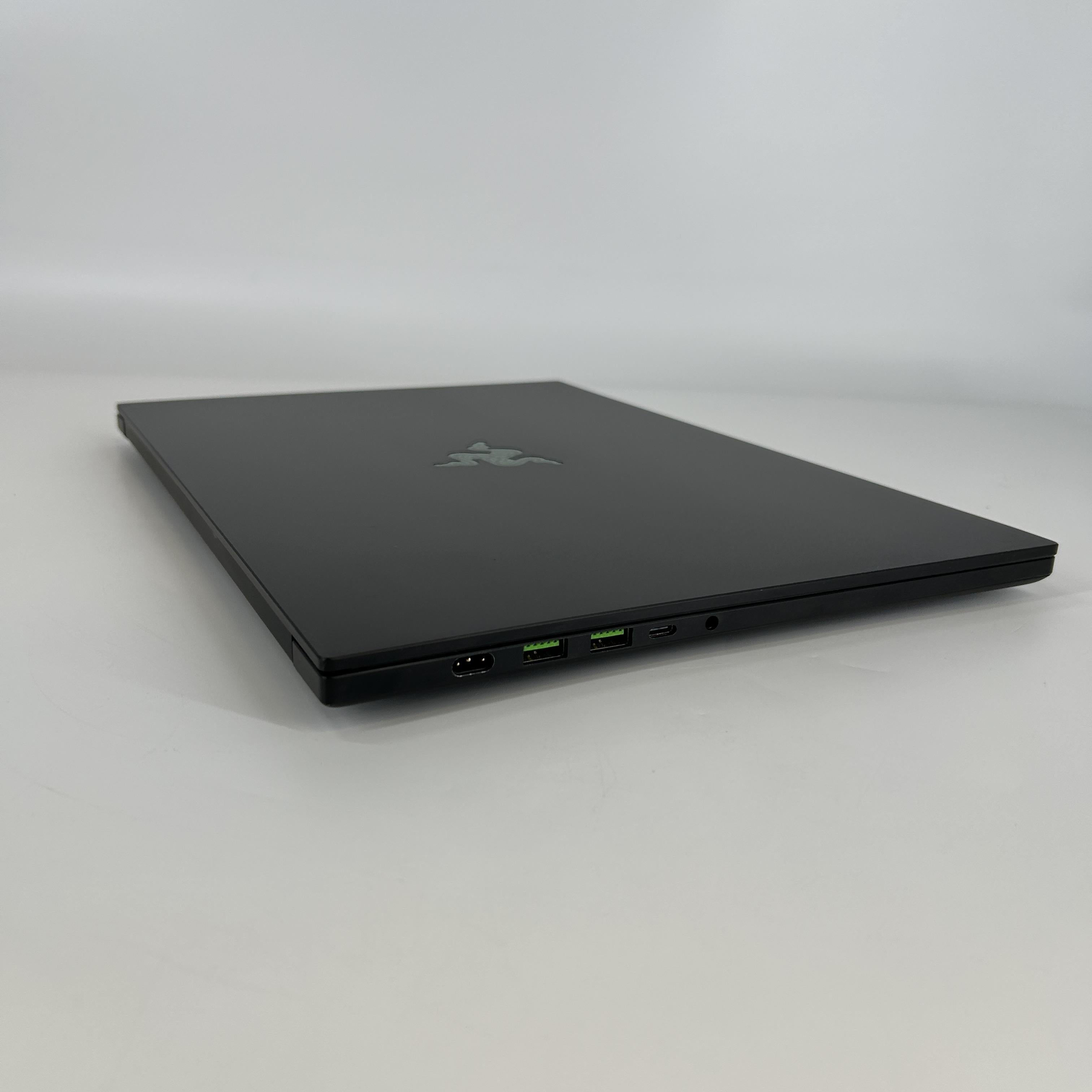 Razer Blade 16 2025 Black 2.0 GHz AMD Ryzen AI 9 HX 370 32GB RAM 4TB Solid State Drive 2TB Solid State Drive NVIDIA GeForce RTX 5090 24 GB