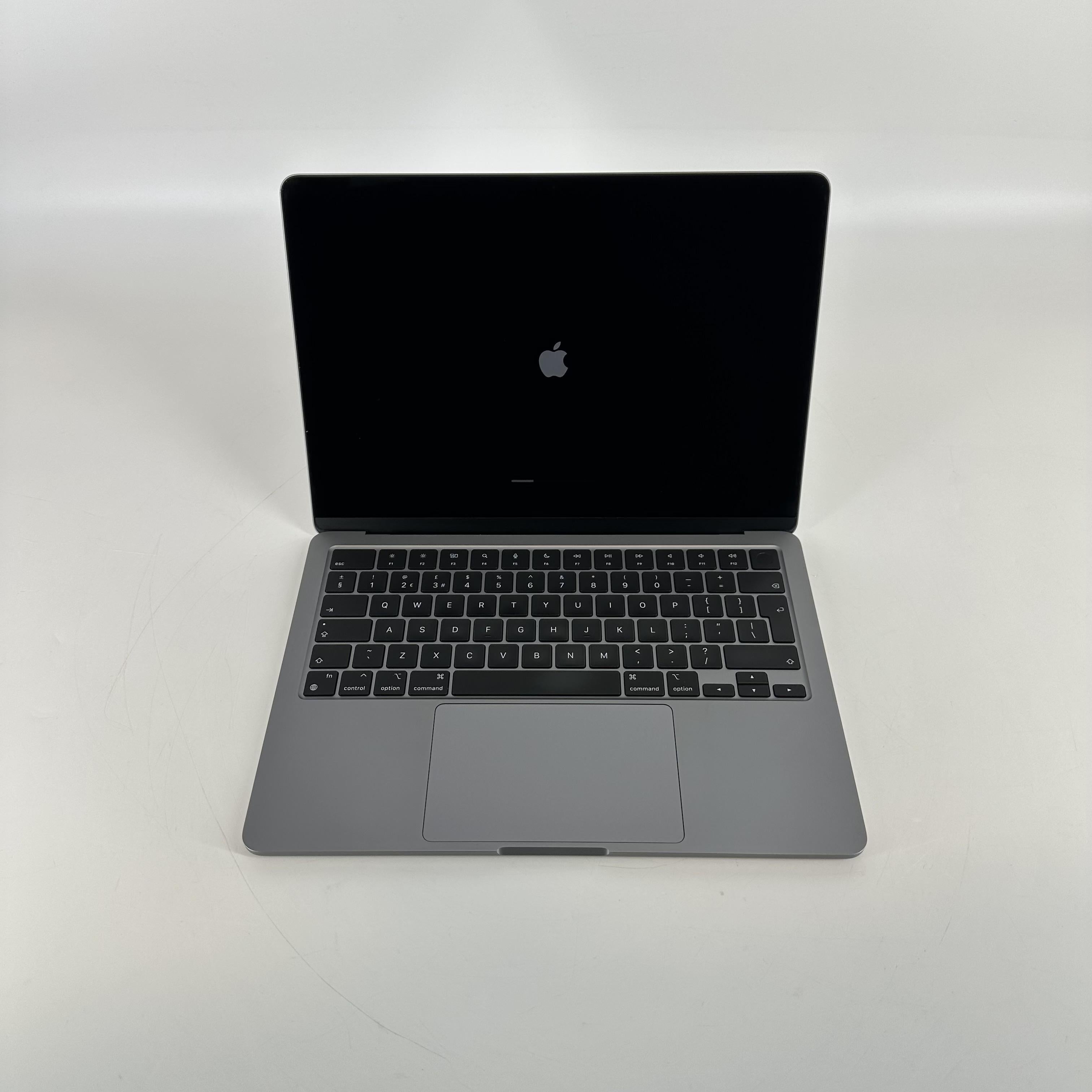 Apple MacBook Air 13 2022 Silver 3.49 GHz M2 8-Core CPU 8GB Unified Memory 256GB Solid State Drive 8-Core GPU