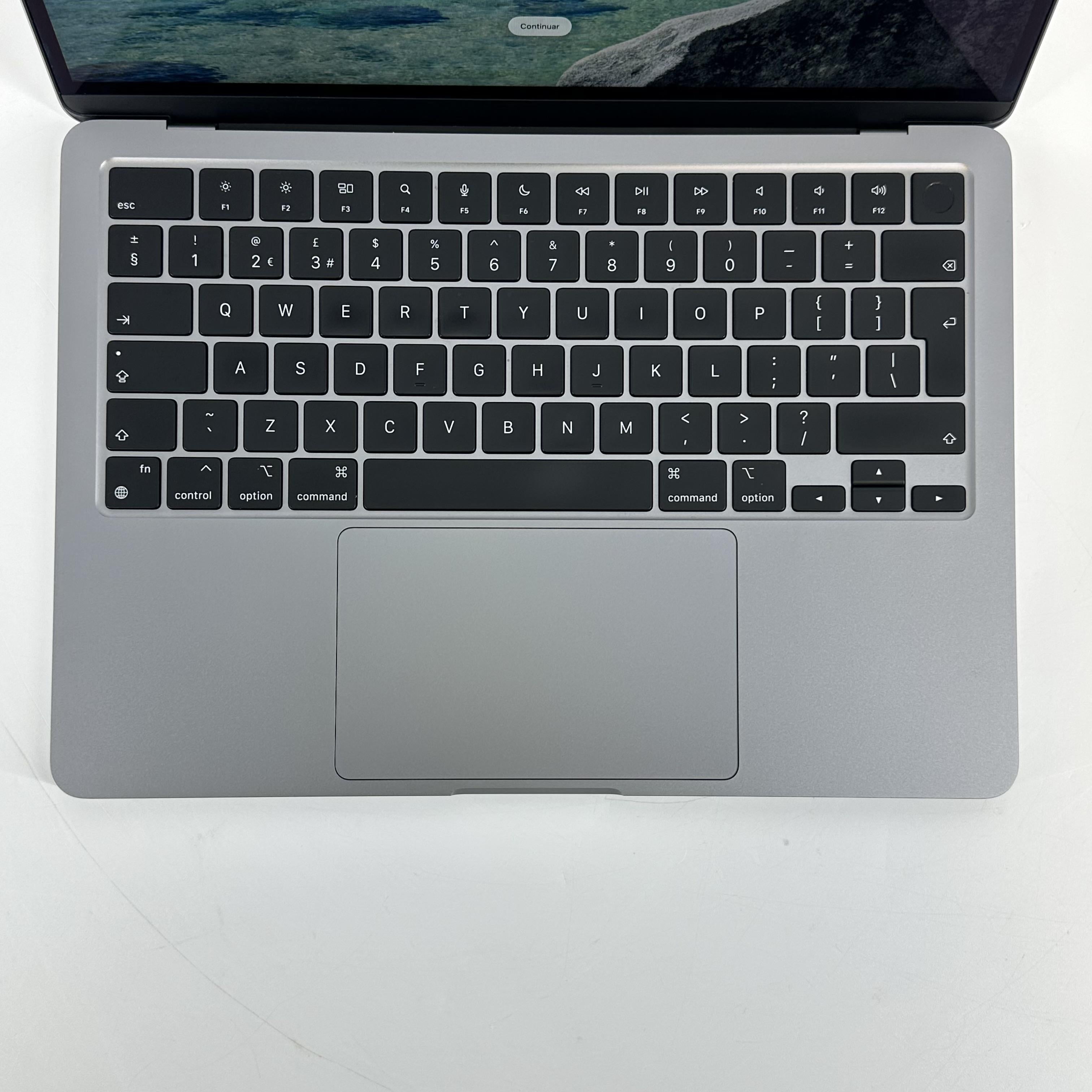 Apple MacBook Air 13 2022 Silver 3.49 GHz M2 8-Core CPU 8GB Unified Memory 256GB Solid State Drive 8-Core GPU