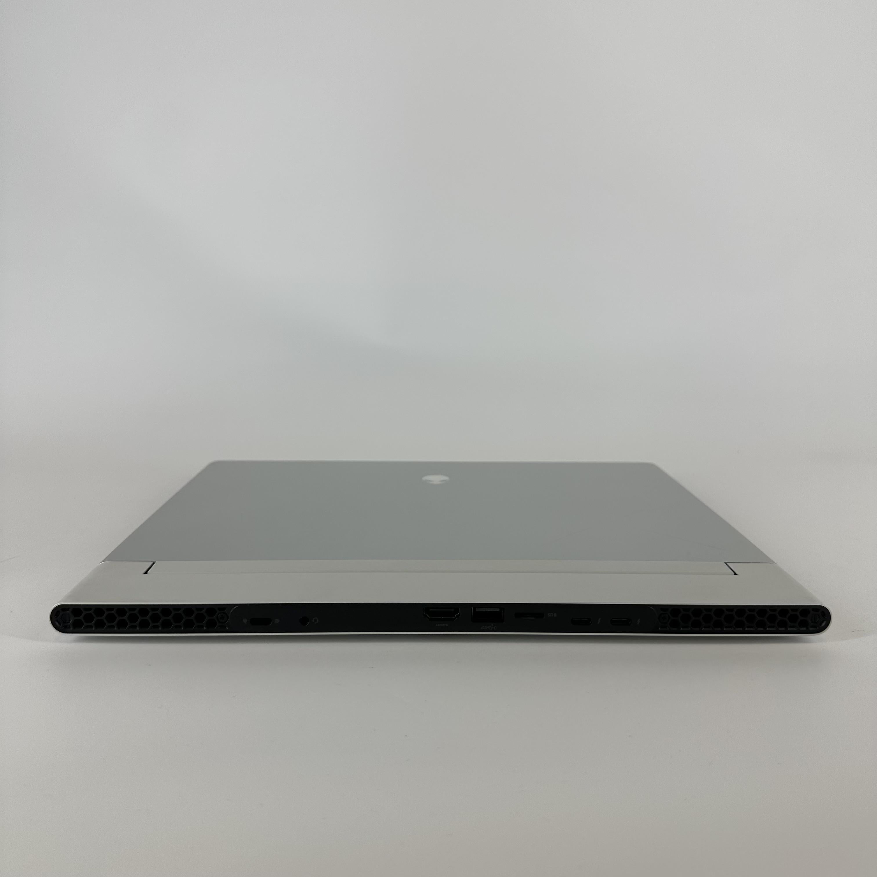 Dell Alienware X14 R2 White 2.4 GHz Intel Core i7 13th Gen. 32GB RAM 1TB Solid State Drive NVIDIA GeForce RTX 4060 8 GB