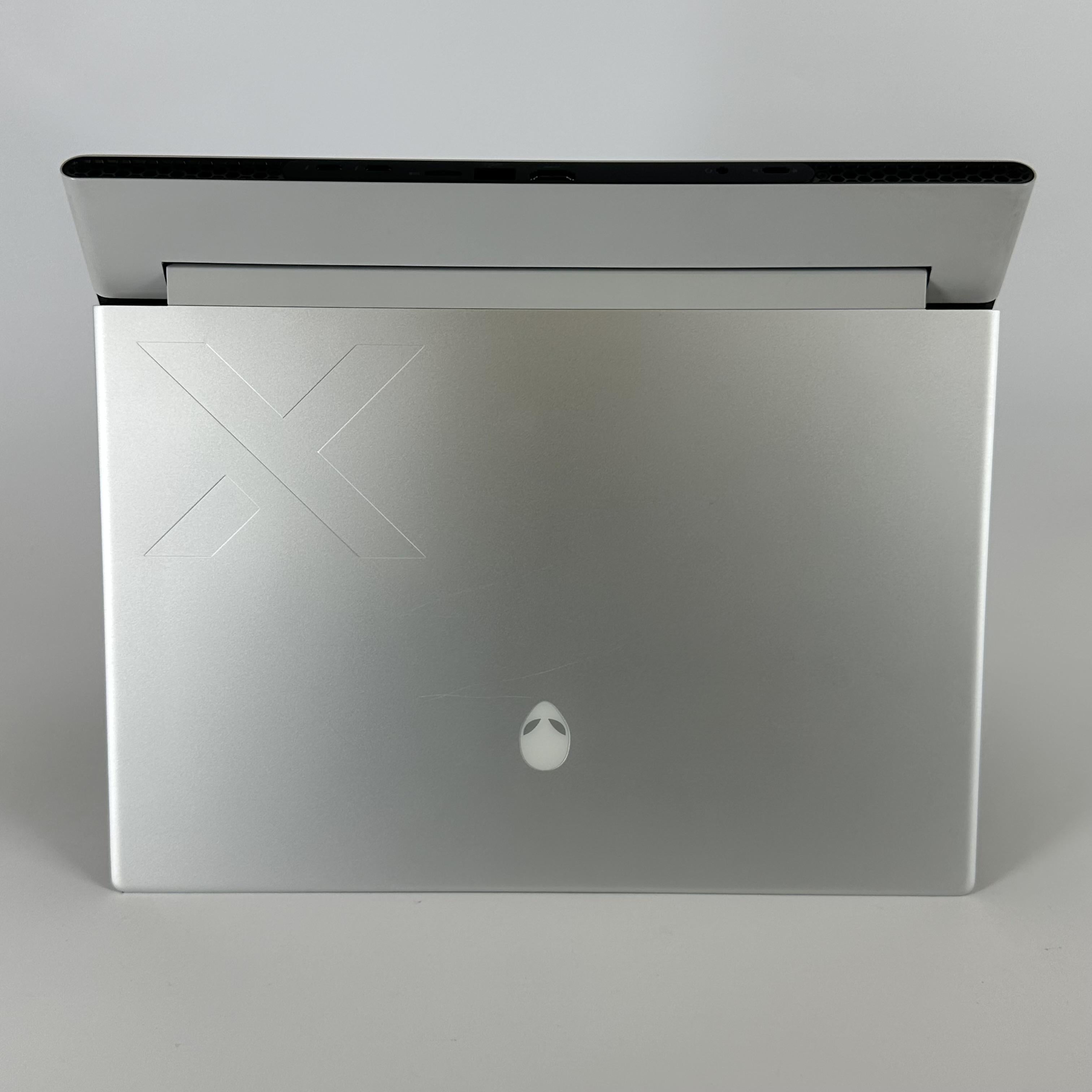 Dell Alienware X14 R2 White 2.4 GHz Intel Core i7 13th Gen. 32GB RAM 1TB Solid State Drive NVIDIA GeForce RTX 4060 8 GB