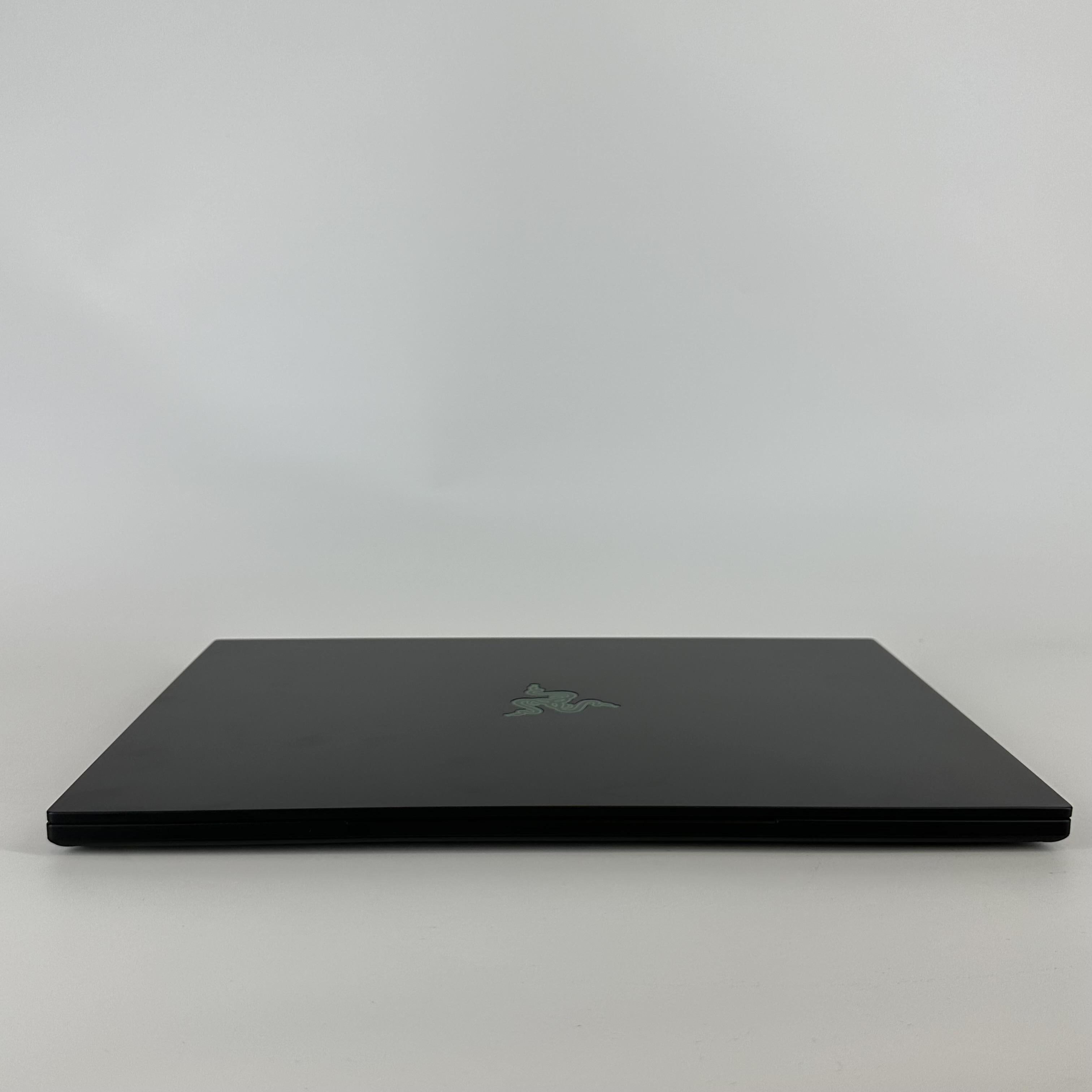 Razer Blade 16 2025 Black 2.0 GHz AMD Ryzen AI 9 365 32GB RAM 1TB Solid State Drive NVIDIA GeForce RTX 5070 Ti 12 GB