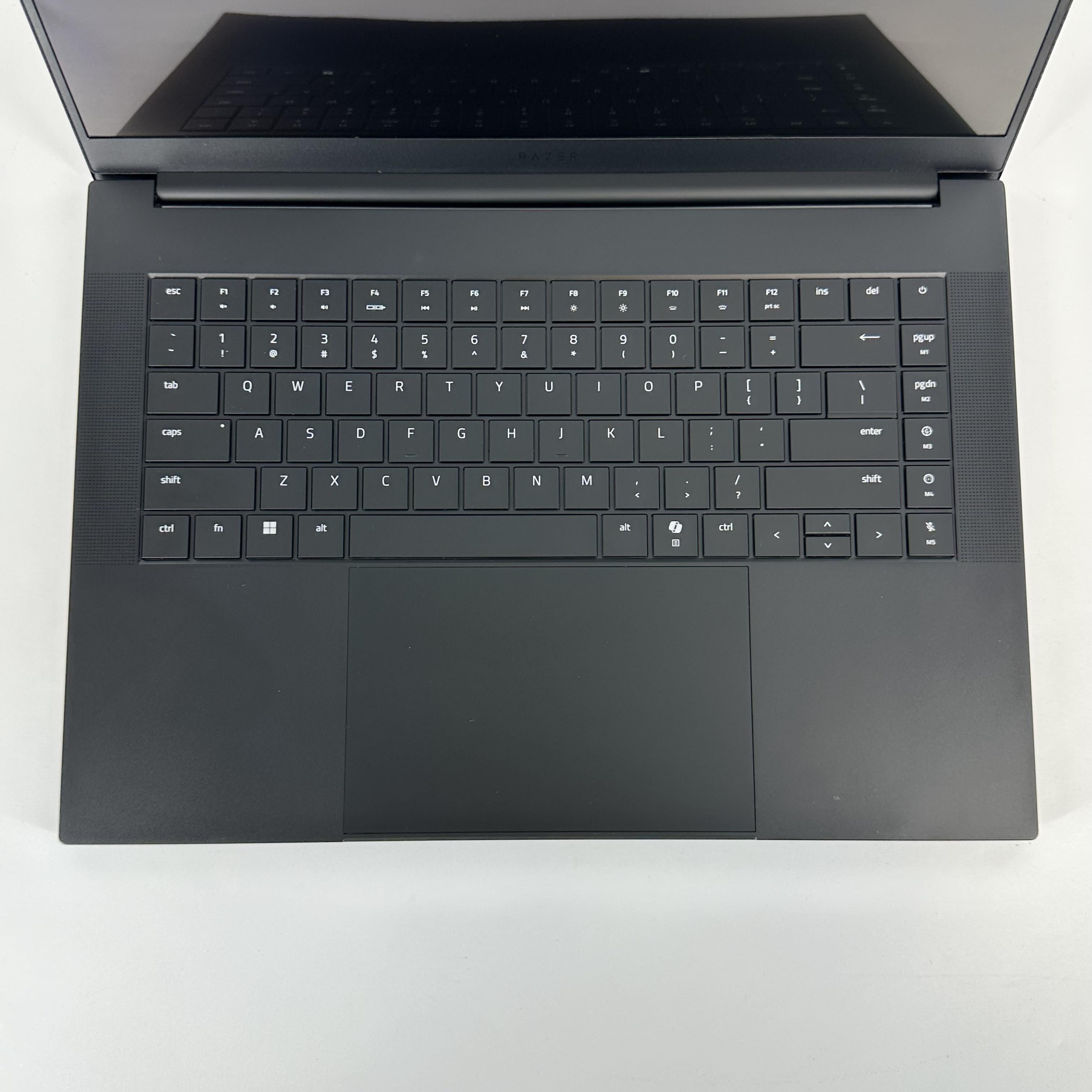 Razer Blade 16 2025 Black 2.0 GHz AMD Ryzen AI 9 365 32GB RAM 1TB Solid State Drive NVIDIA GeForce RTX 5070 Ti 12 GB