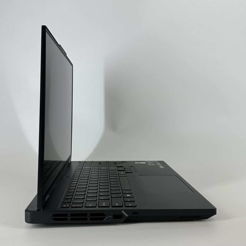 Lenovo Legion Pro 5i Gen 9 16 Gray 2.2 GHz Intel Core i9 14th Gen. 32GB RAM 1TB Solid State Drive 1TB Solid State Drive NVIDIA GeForce RTX 4070 8 GB