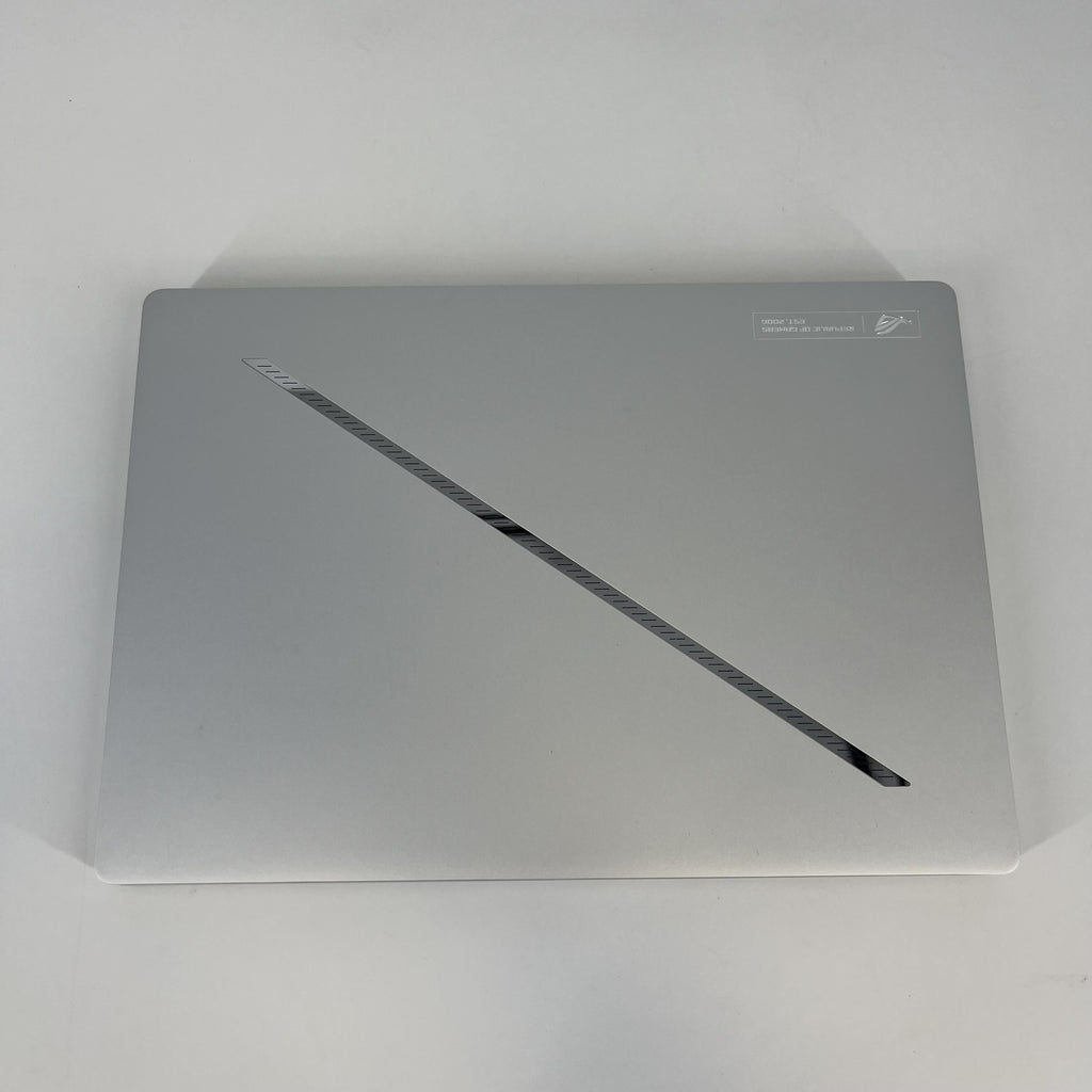 Asus ROG Zephyrus G14 GA403 14 White 4.0 GHz AMD Ryzen 9 8945HS 16GB RAM 1TB Solid State Drive NVIDIA GeForce RTX 4060 8 GB
