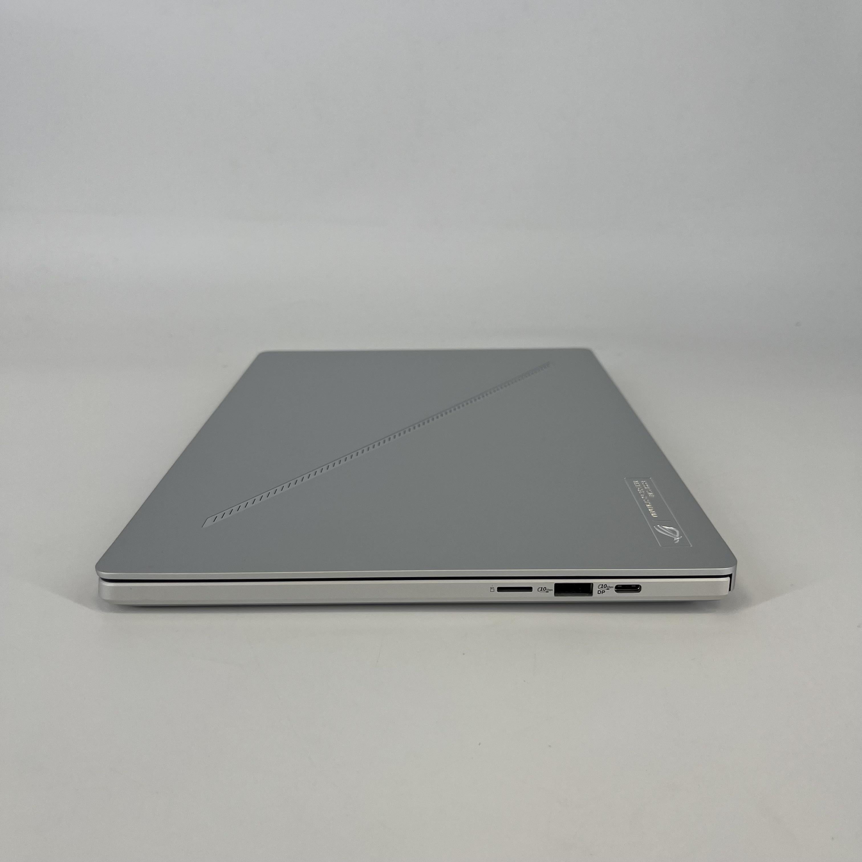 Asus ROG Zephyrus G14 GA403 14 White 4.0 GHz AMD Ryzen 9 8945HS 16GB RAM 1TB Solid State Drive NVIDIA GeForce RTX 4060 8 GB