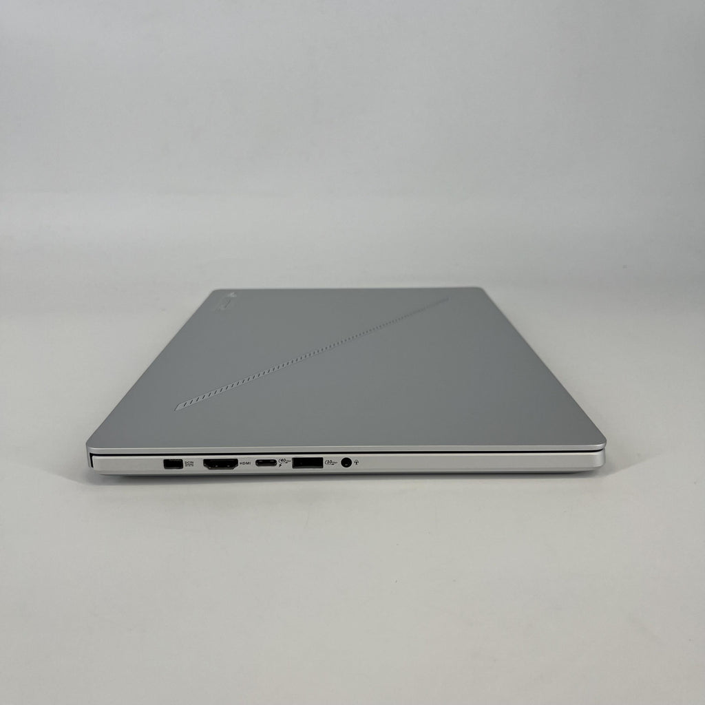 Asus ROG Zephyrus G14 GA403 14 White 4.0 GHz AMD Ryzen 9 8945HS 16GB RAM 1TB Solid State Drive NVIDIA GeForce RTX 4060 8 GB