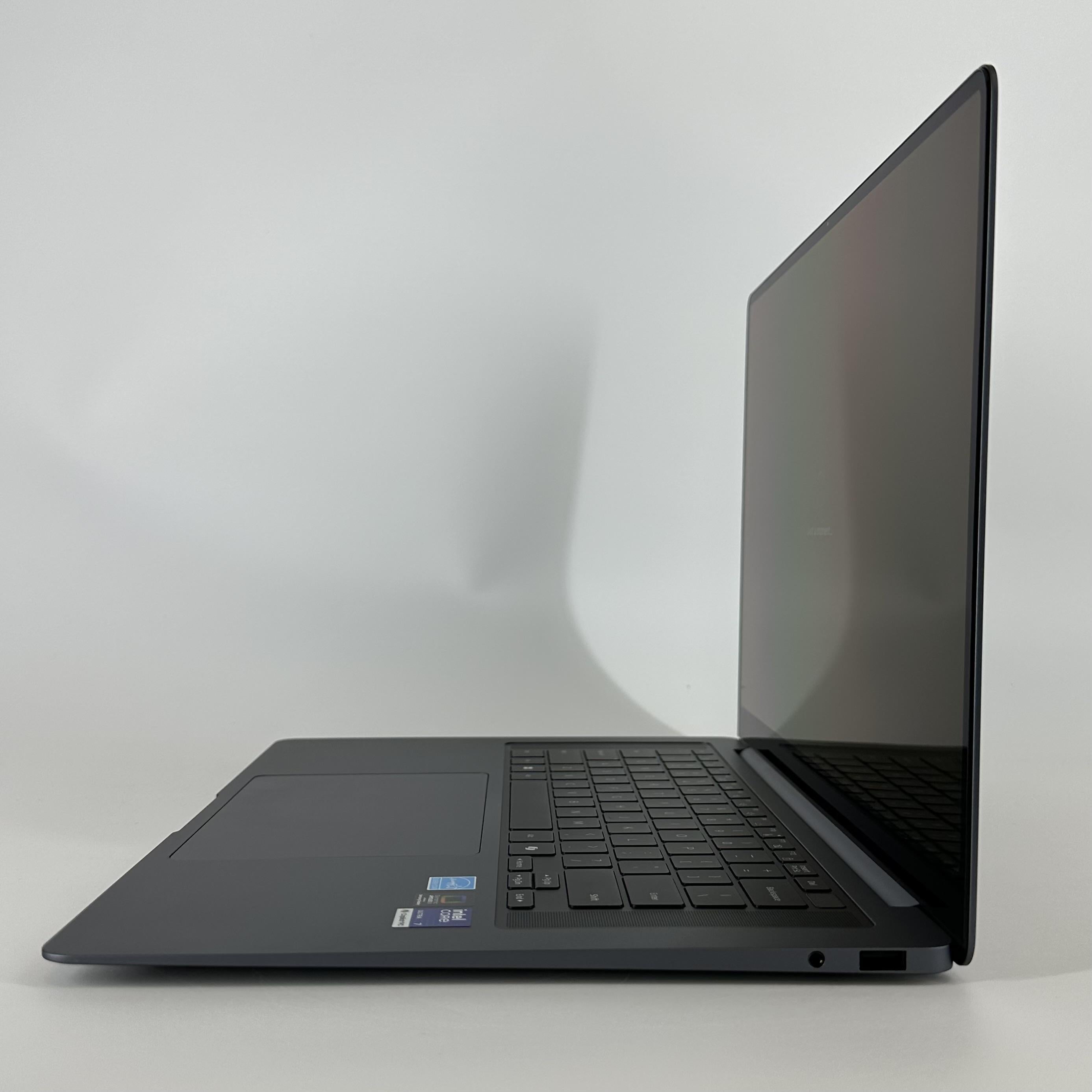 Samsung Galaxy Book6 Pro 16 Gray Blue 1.9 GHz Intel Core Ultra 7 Series 3 16GB RAM 1TB Solid State Drive