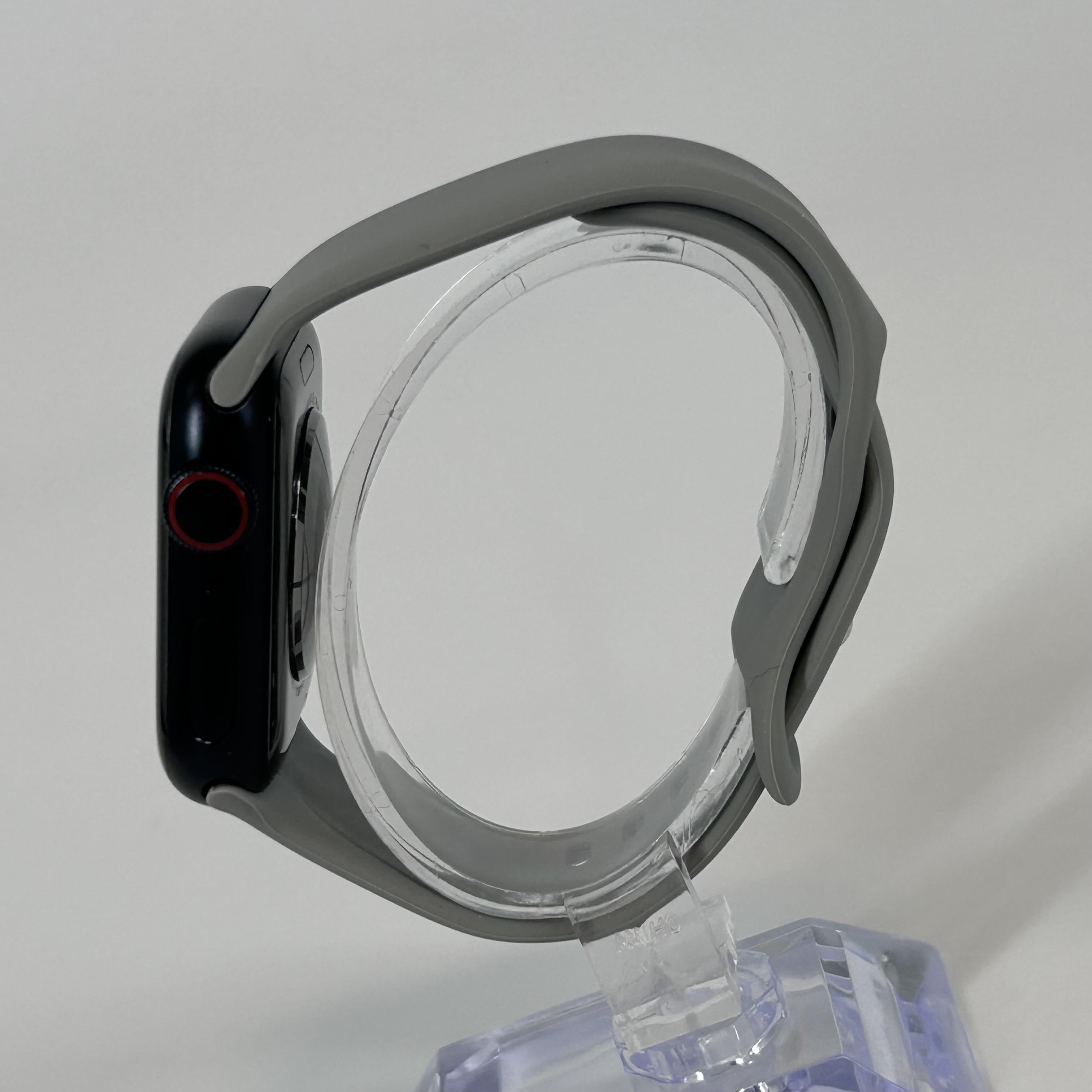 Apple Watch (Series 8) 41mm Space Black Unlocked 32GB