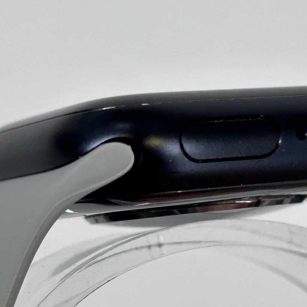 Apple Watch (Series 8) 41mm Space Black Unlocked 32GB