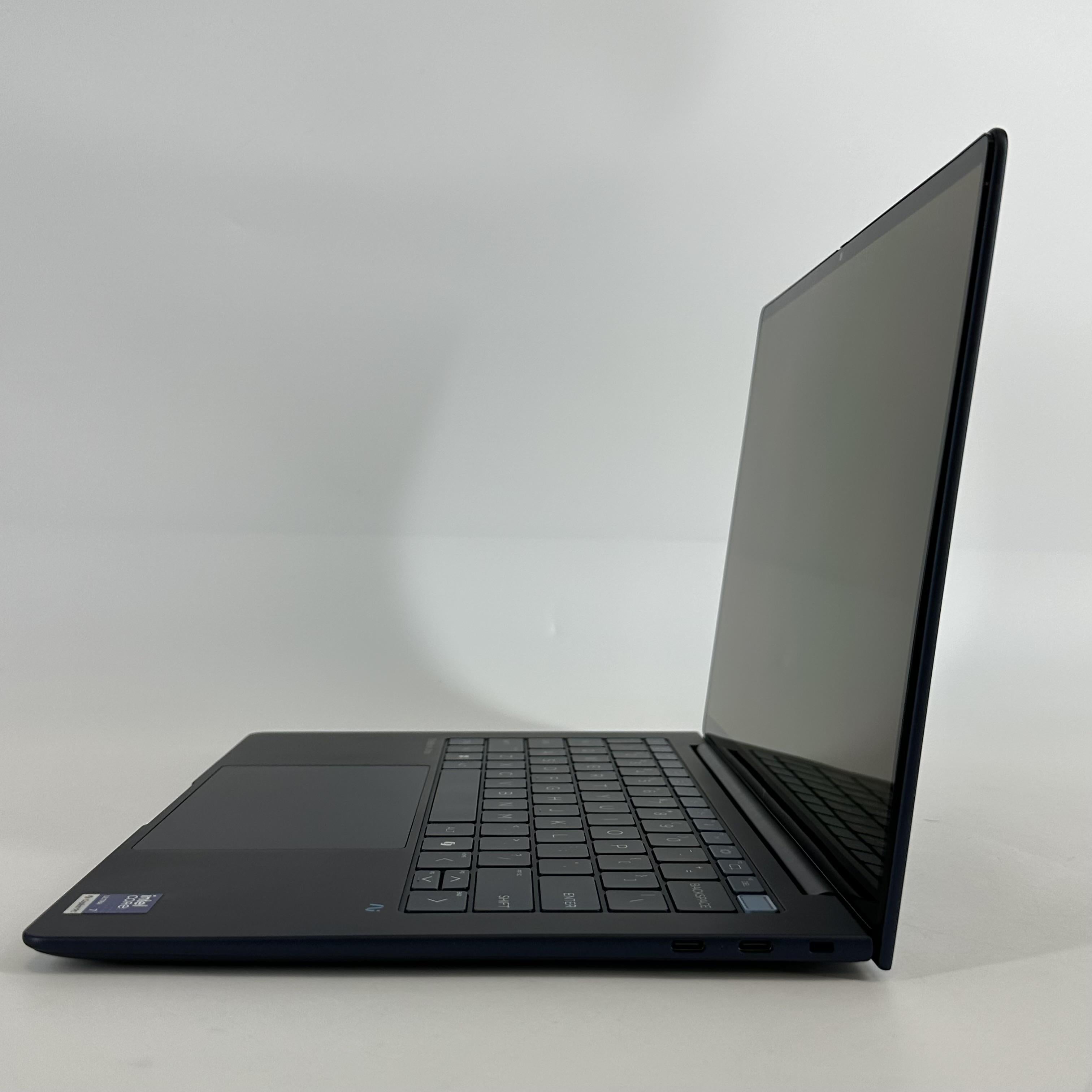 HP Elitebook Ultra G1i 14 Atmospheric Blue 2.2 GHz Intel Core Ultra 7 Series 2 32GB RAM 512GB Solid State Drive