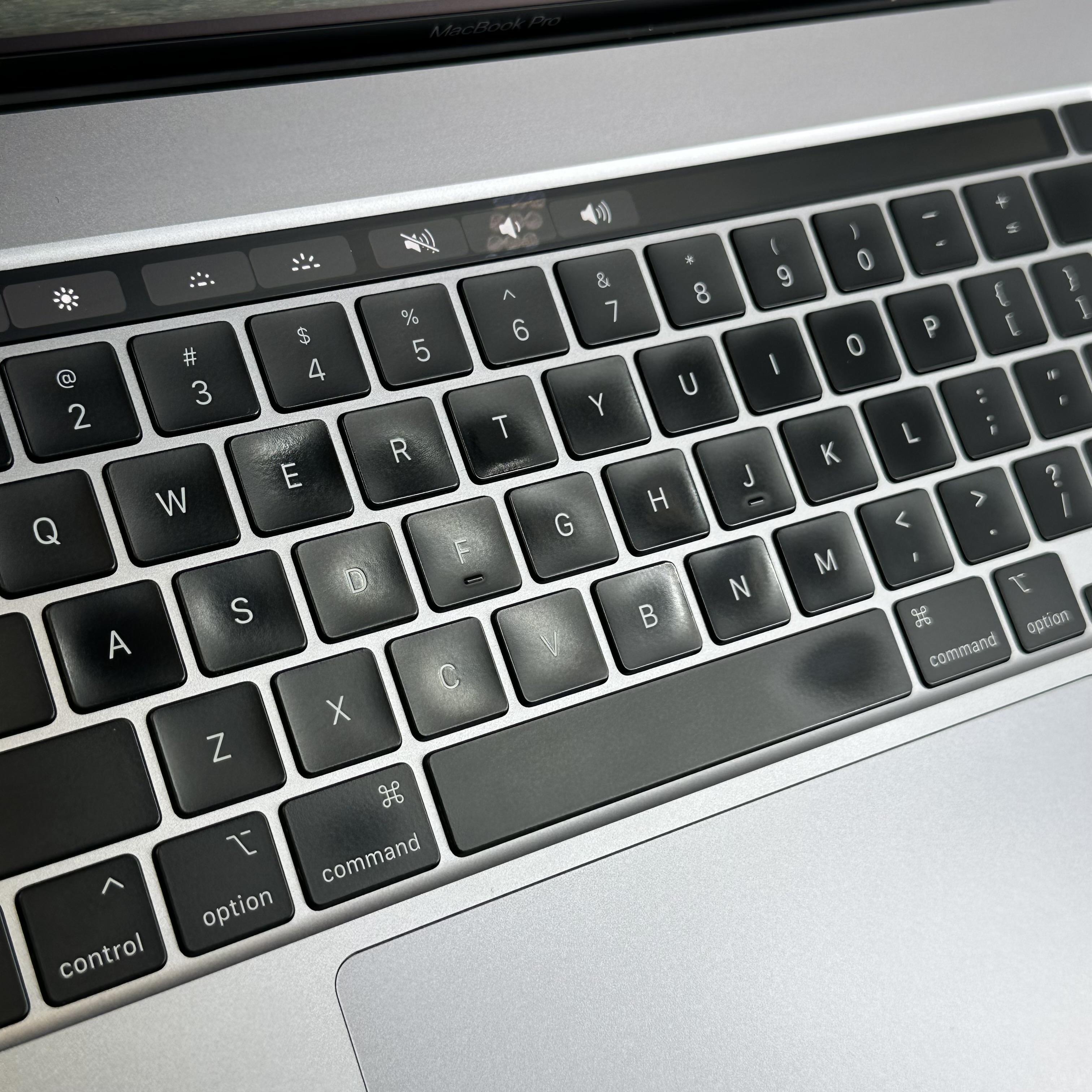 Apple MacBook Pro 16 Touch Bar 2019 Space Gray 2.3 GHz Intel Core i9 9th Gen. 32GB RAM 1TB Solid State Drive AMD Radeon Pro 5500M 8 GB