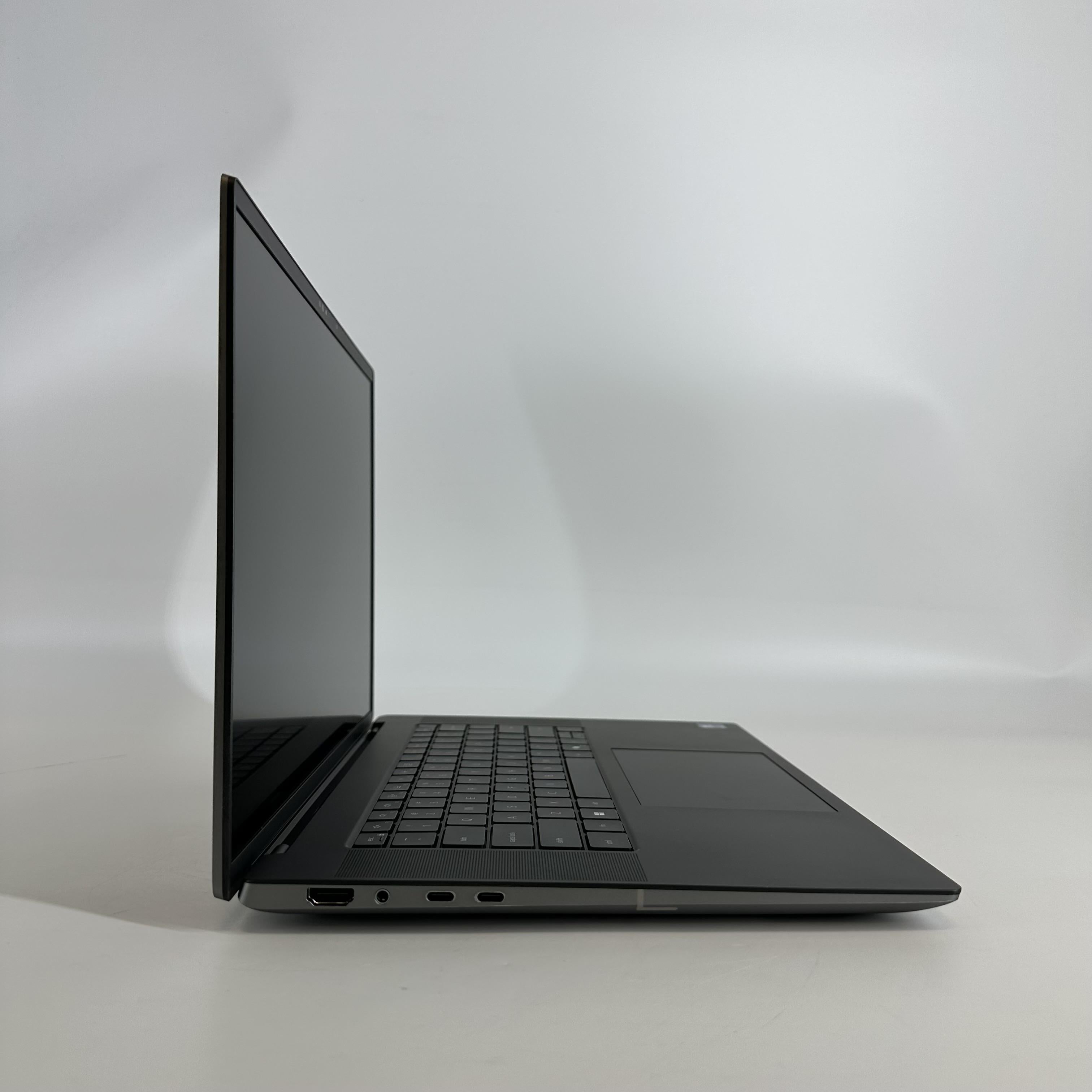 Dell Precision 5690 16 Gray 2.5 GHz Intel Core Ultra 9 64GB RAM 2TB Solid State Drive NVIDIA RTX 5000 Ada 16 GB