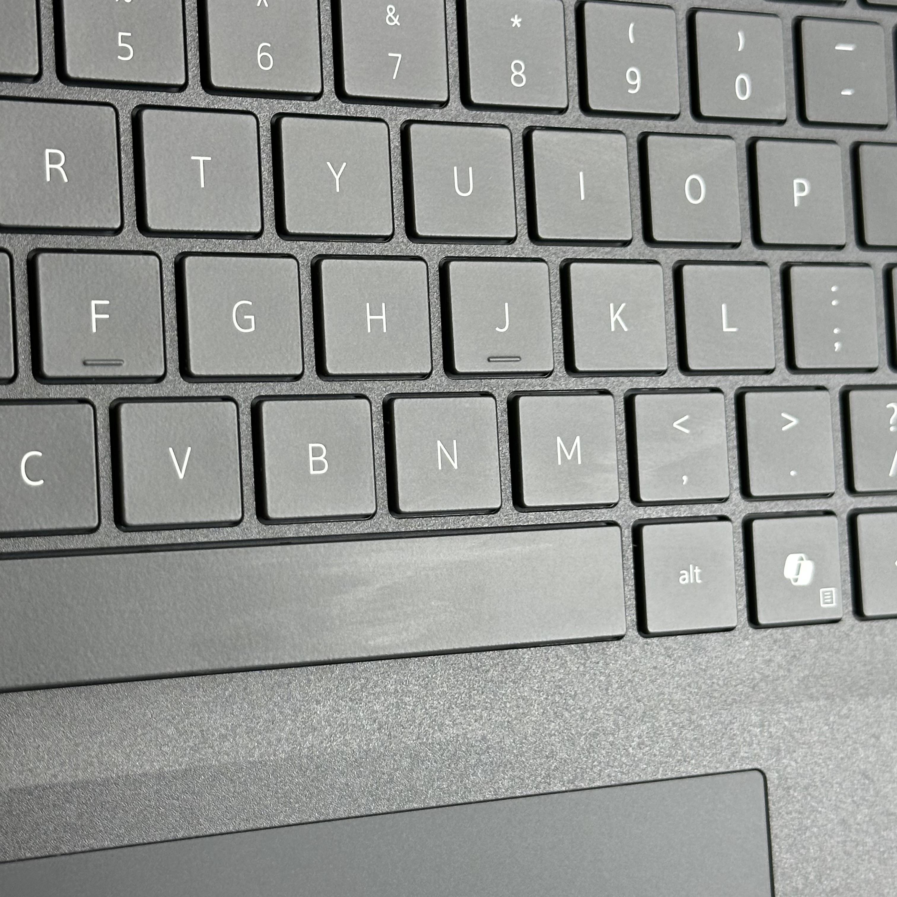 Dell 16 DC16250 Black 1.8 GHz Intel Core 7 16GB RAM 1TB Solid State Drive