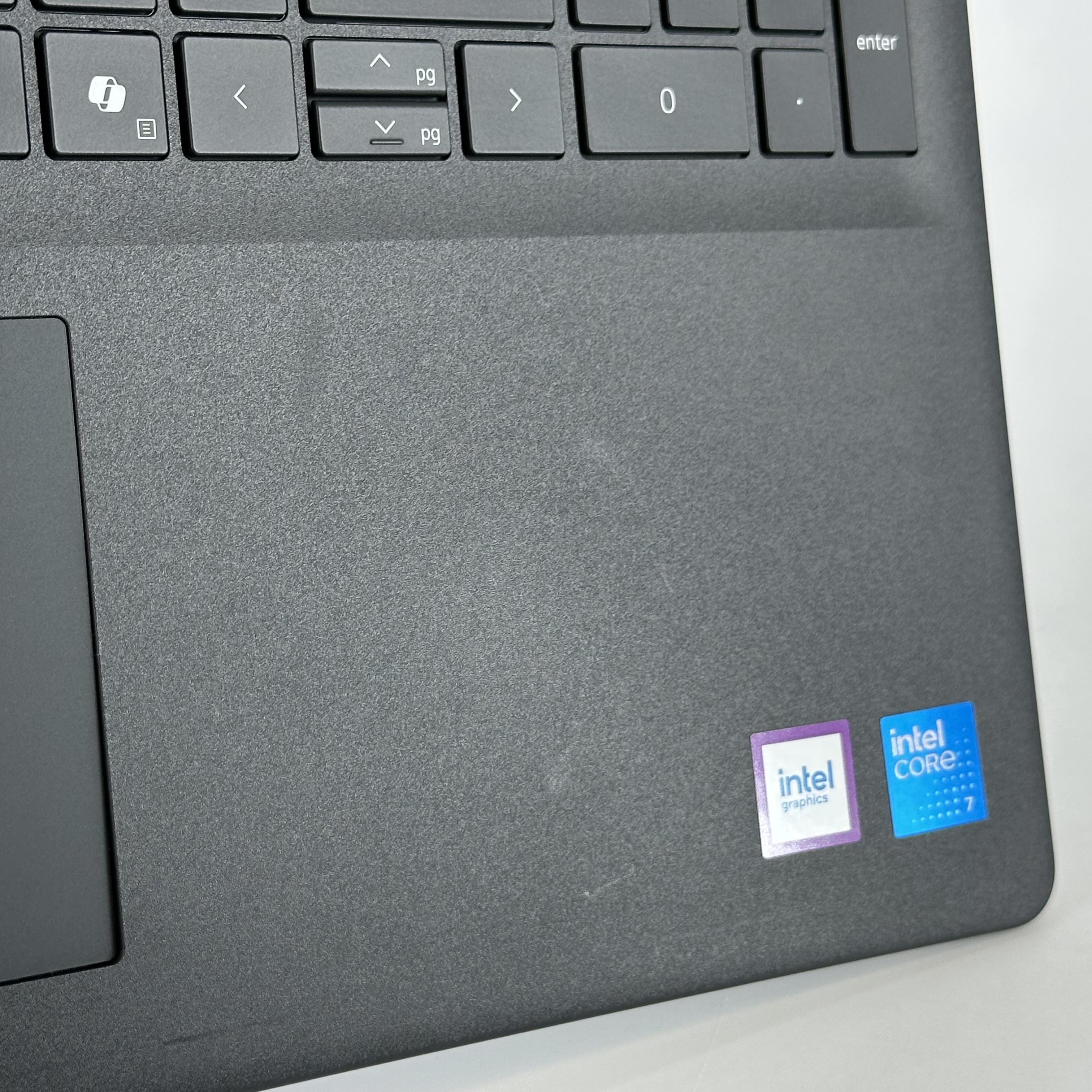 Dell 16 DC16250 Black 1.8 GHz Intel Core 7 16GB RAM 1TB Solid State Drive
