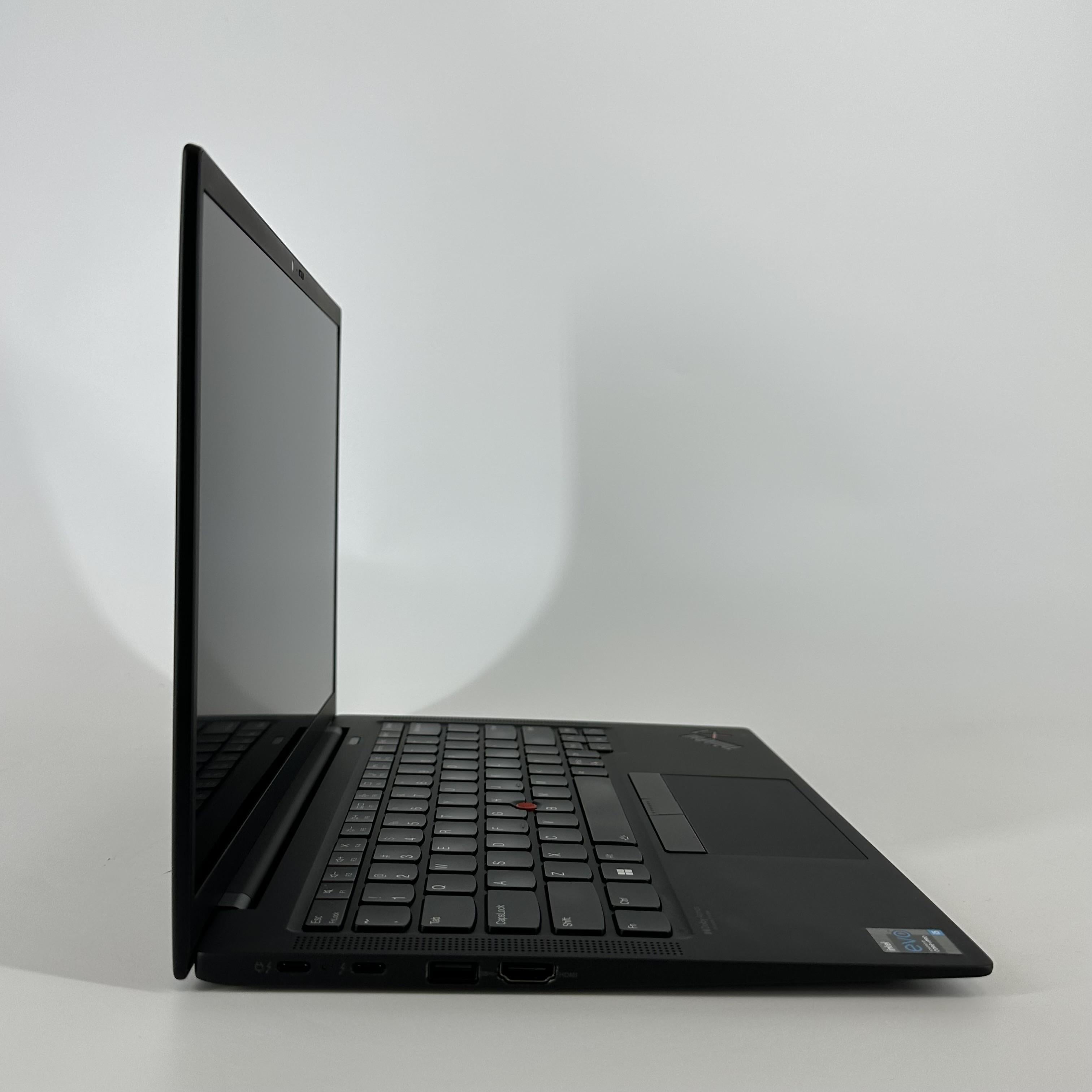 Lenovo ThinkPad X1 Carbon Gen 9 14 Black 2.6 GHz Intel Core i5 11th Gen. 8GB RAM 256GB Solid State Drive