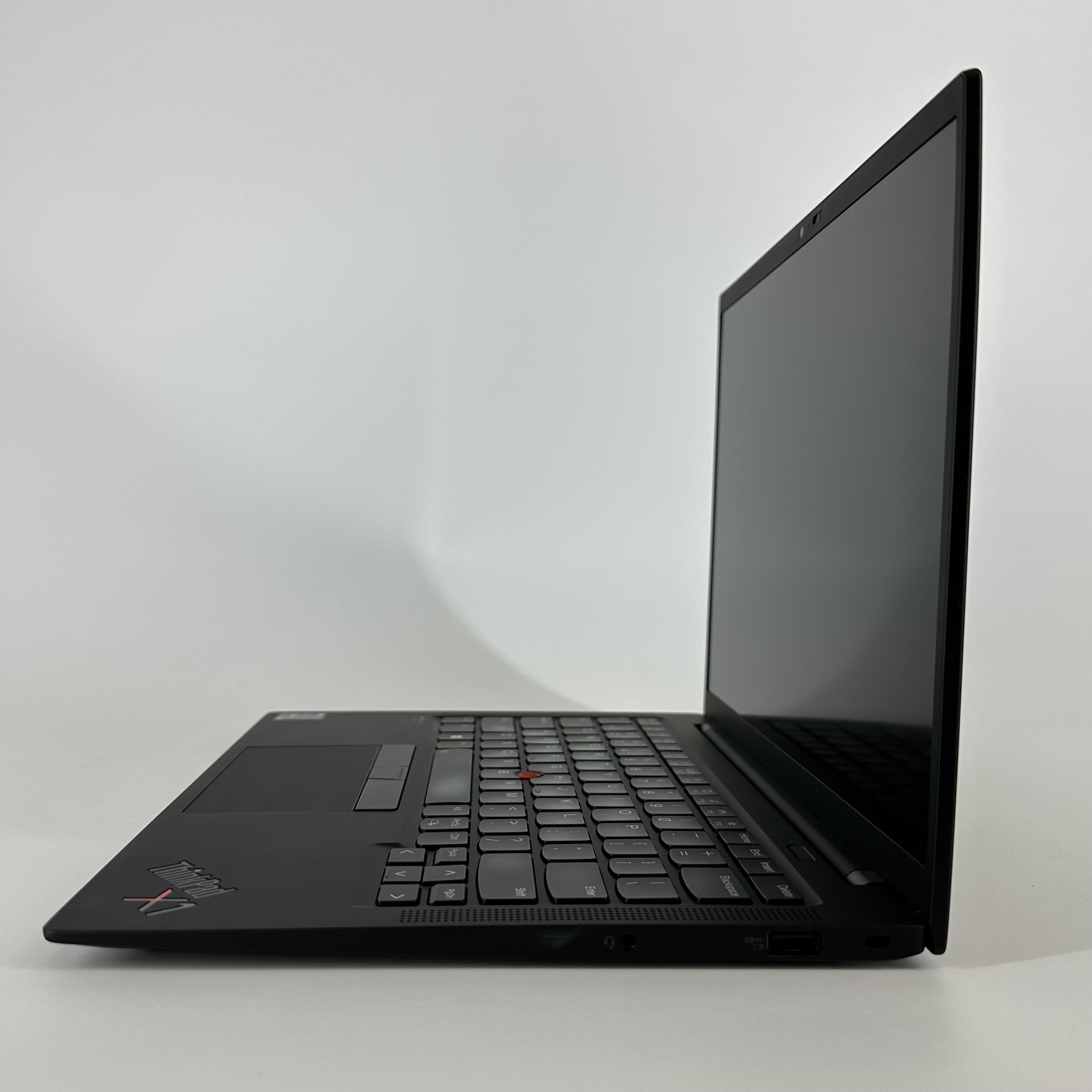 Lenovo ThinkPad X1 Carbon Gen 9 14 Black 2.6 GHz Intel Core i5 11th Gen. 8GB RAM 256GB Solid State Drive