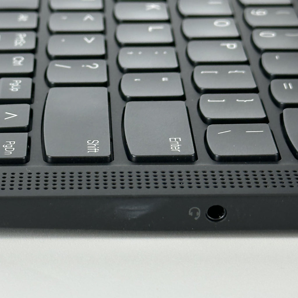 Lenovo ThinkPad X1 Carbon Gen 9 14 Black 2.6 GHz Intel Core i5 11th Gen. 8GB RAM 256GB Solid State Drive