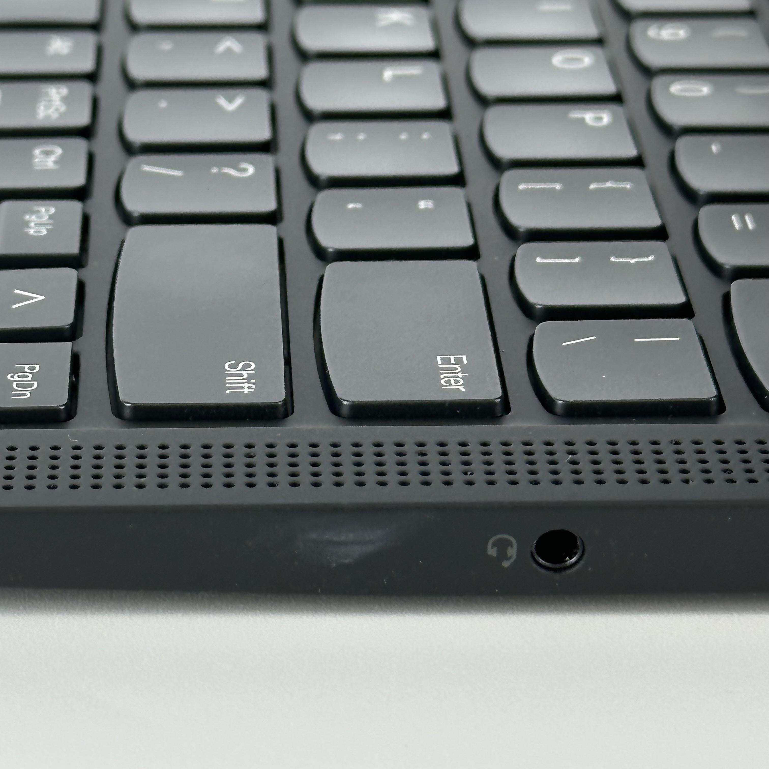 Lenovo ThinkPad X1 Carbon Gen 9 14 Black 2.6 GHz Intel Core i5 11th Gen. 8GB RAM 256GB Solid State Drive