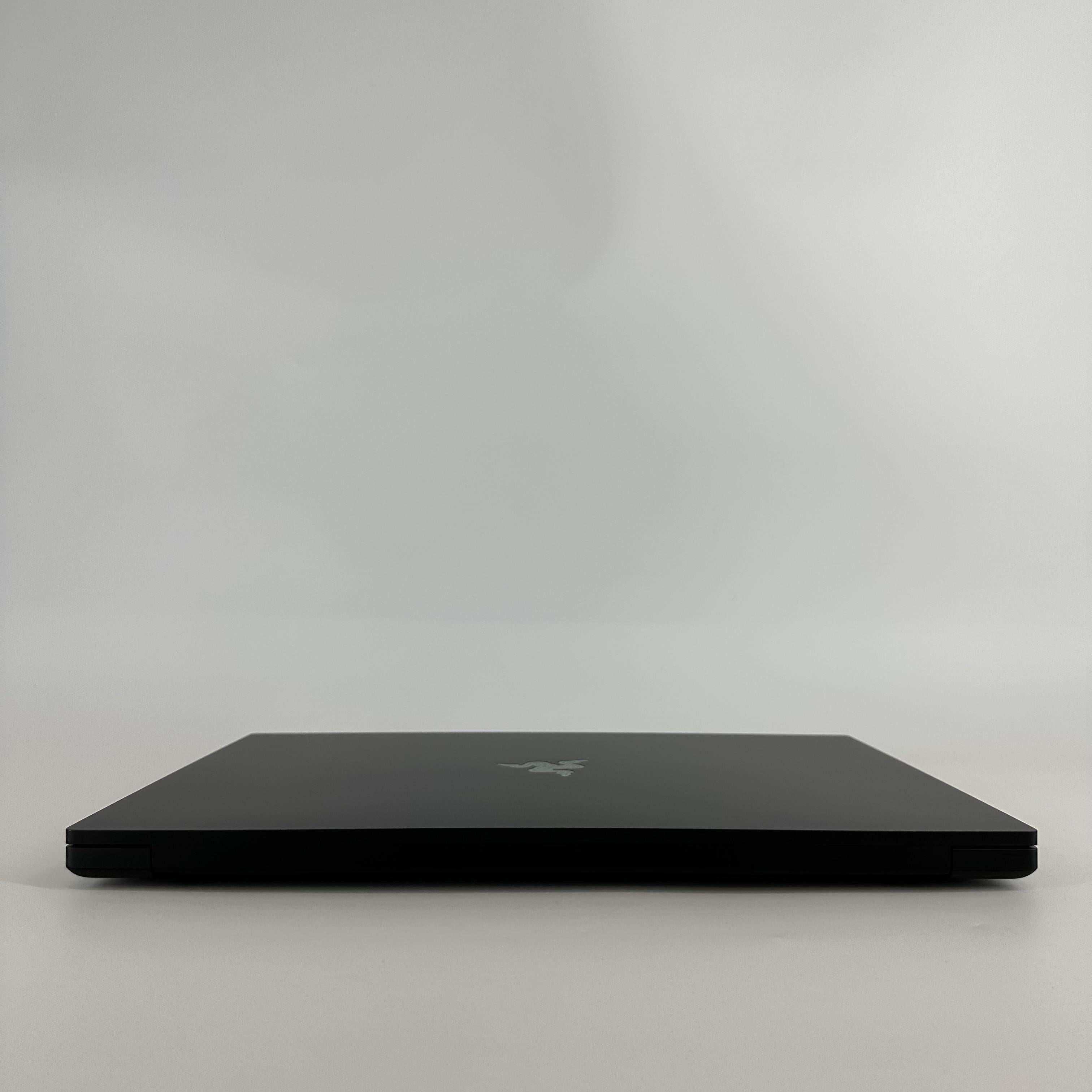 Razer Blade 18 2024 Black 2.2 GHz Intel Core i9 14th Gen. 32GB RAM 2TB Solid State Drive NVIDIA GeForce RTX 4090 16 GB