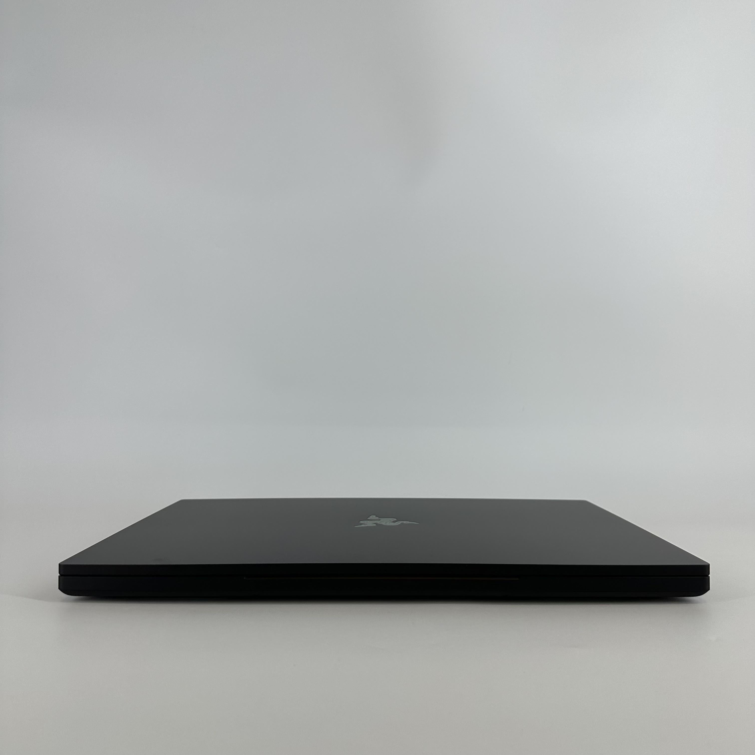Razer Blade 18 2024 Black 2.2 GHz Intel Core i9 14th Gen. 32GB RAM 2TB Solid State Drive NVIDIA GeForce RTX 4090 16 GB