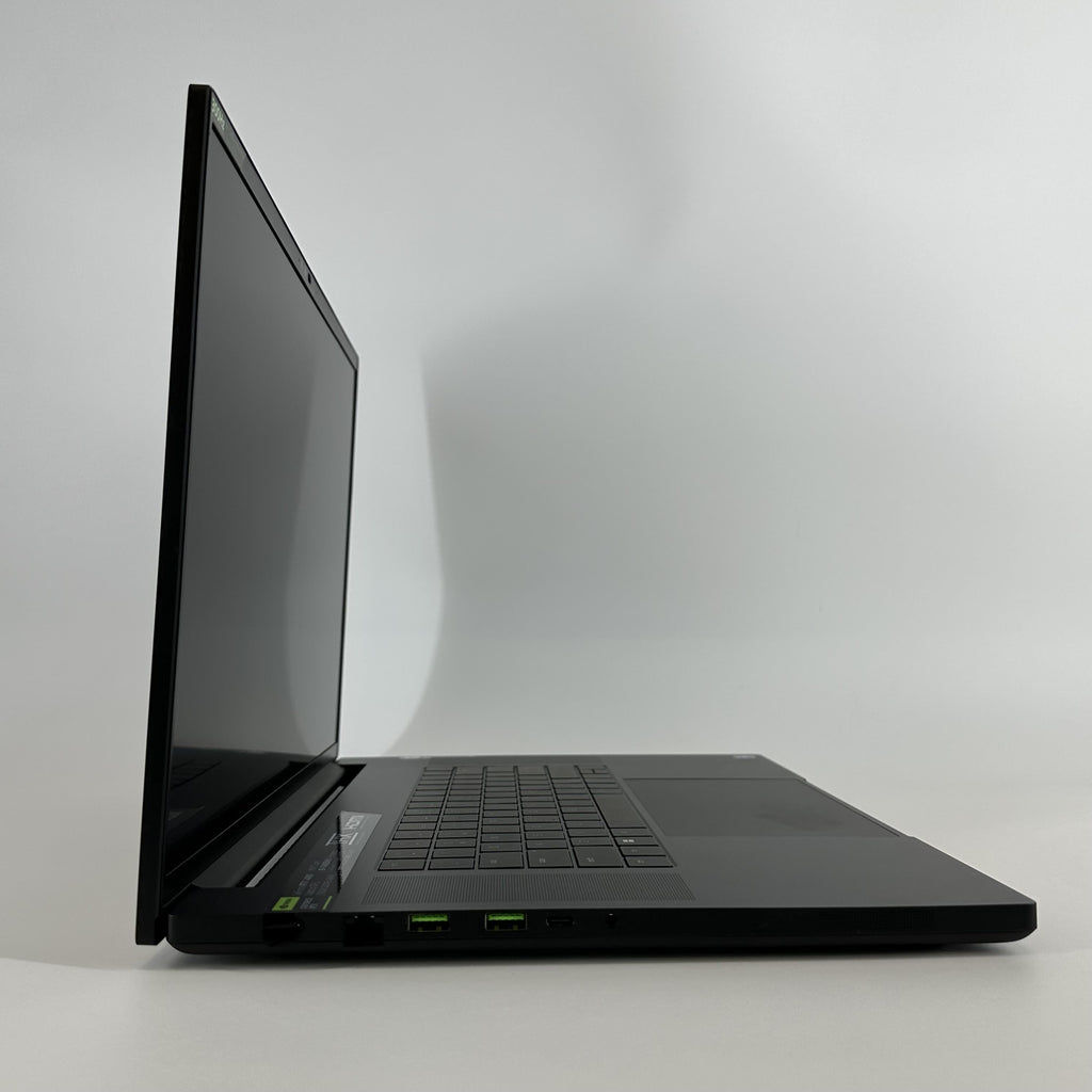 Razer Blade 18 2024 Black 2.2 GHz Intel Core i9 14th Gen. 32GB RAM 2TB Solid State Drive NVIDIA GeForce RTX 4090 16 GB