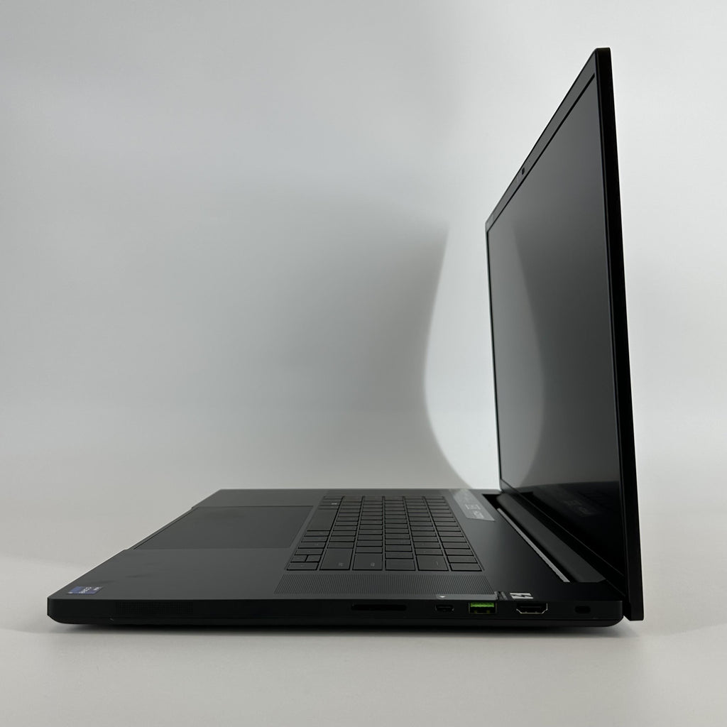 Razer Blade 18 2024 Black 2.2 GHz Intel Core i9 14th Gen. 32GB RAM 2TB Solid State Drive NVIDIA GeForce RTX 4090 16 GB