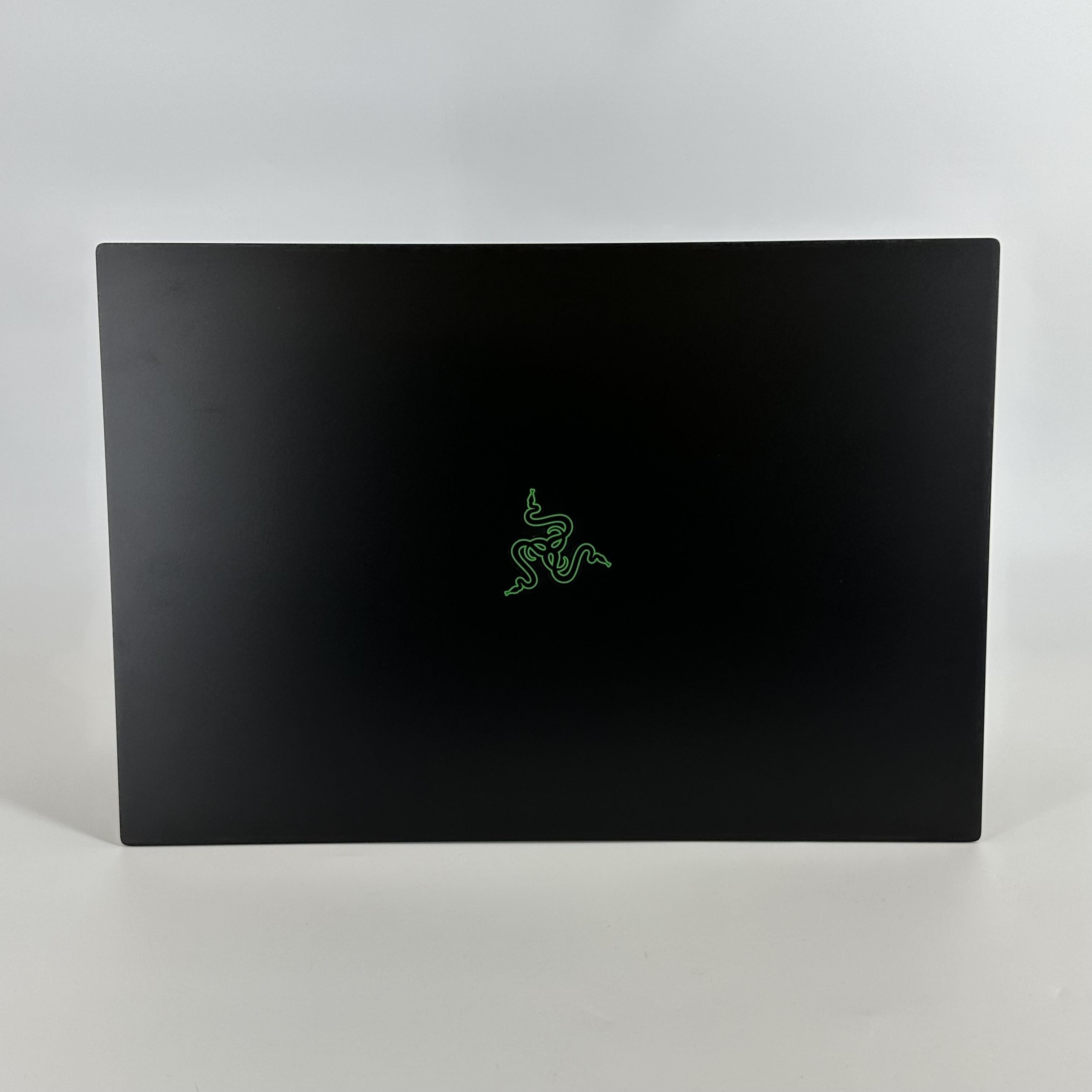 Razer Blade 18 2024 Black 2.2 GHz Intel Core i9 14th Gen. 32GB RAM 2TB Solid State Drive NVIDIA GeForce RTX 4090 16 GB