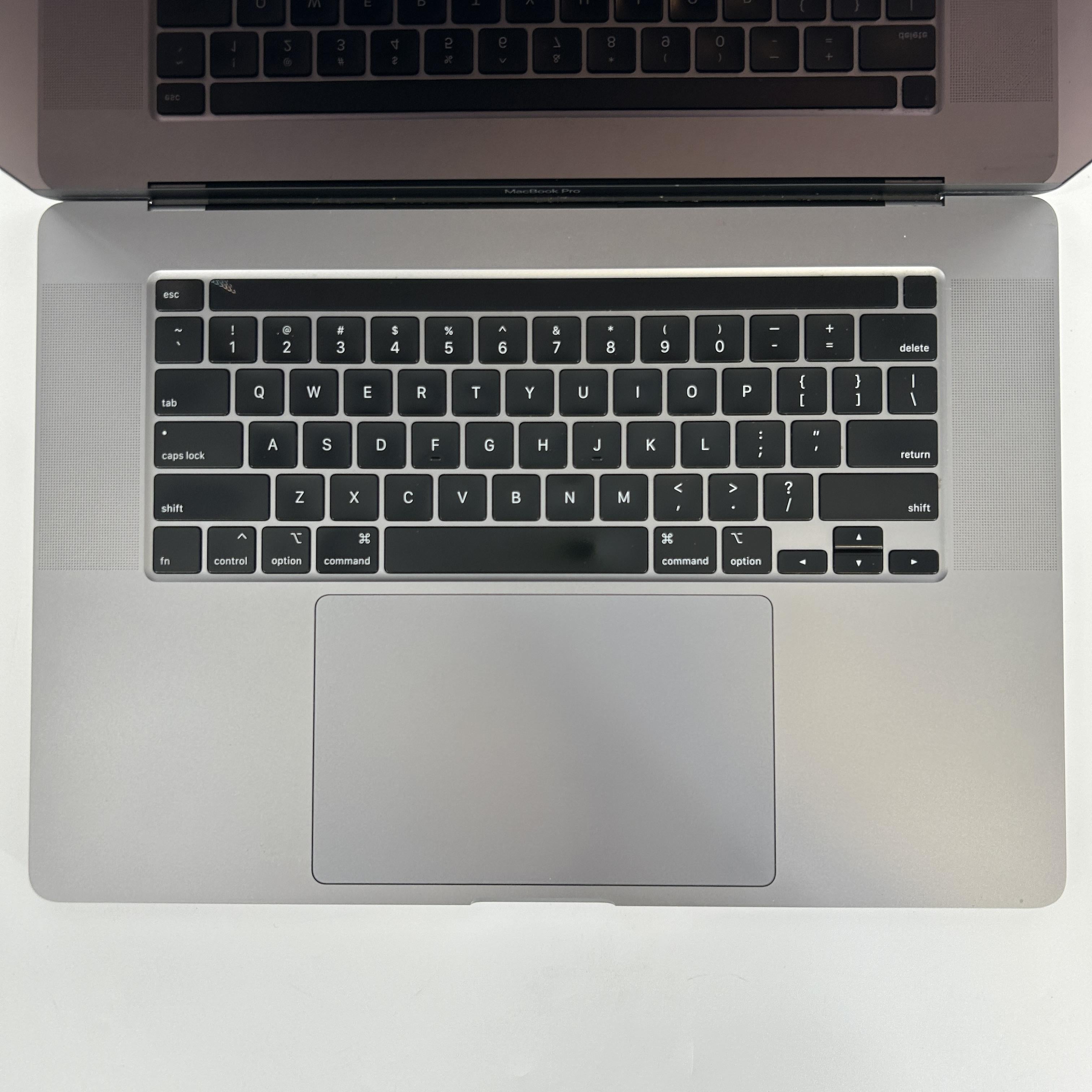 Apple MacBook Pro 16 Touch Bar 2019 Space Gray 2.4 GHz Intel Core i9 9th Gen. 32GB RAM 2TB Solid State Drive AMD Radeon Pro 5500M 8 GB