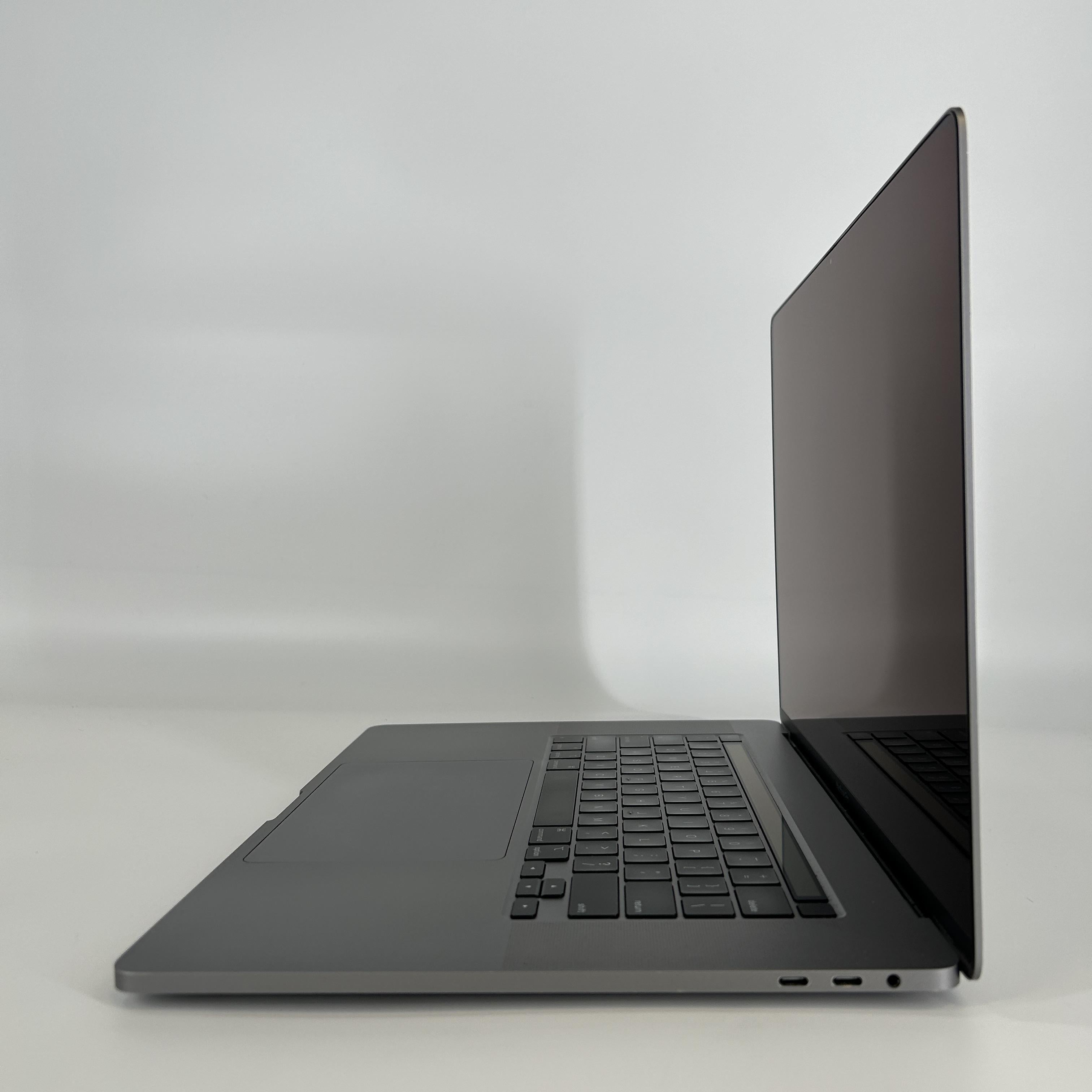 Apple MacBook Pro 16 Touch Bar 2019 Space Gray 2.4 GHz Intel Core i9 9th Gen. 32GB RAM 2TB Solid State Drive AMD Radeon Pro 5500M 8 GB