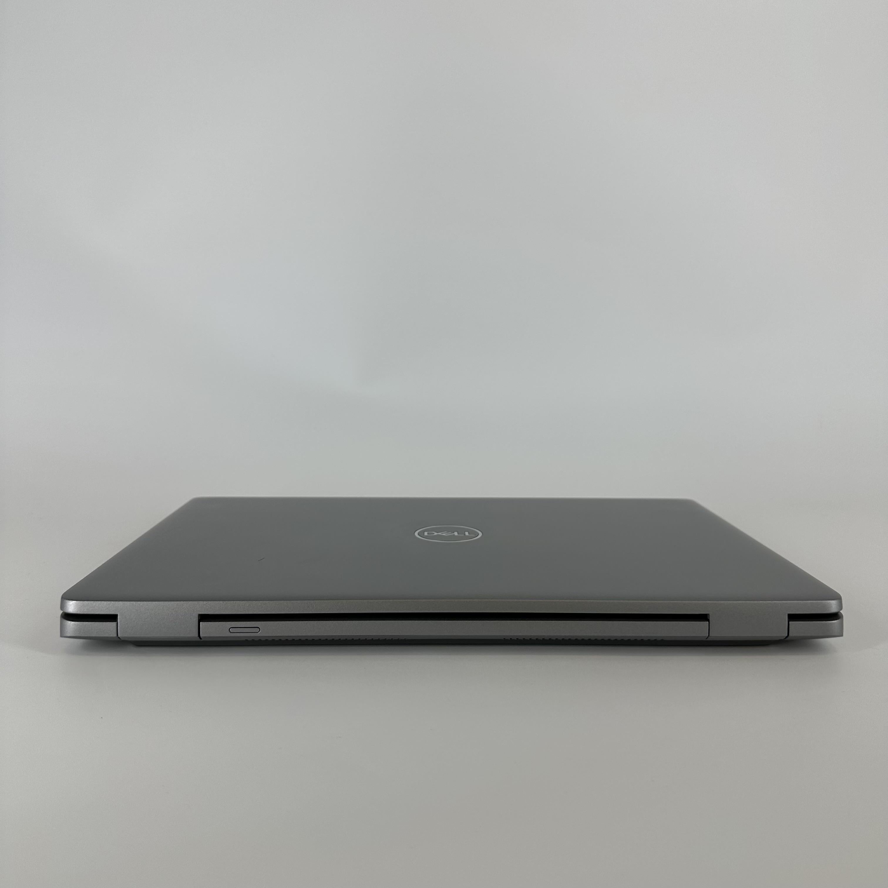 Dell Latitude 5540 15.6 Gray 1.3 GHz Intel Core i5 13th Gen. 8GB RAM 256GB Solid State Drive