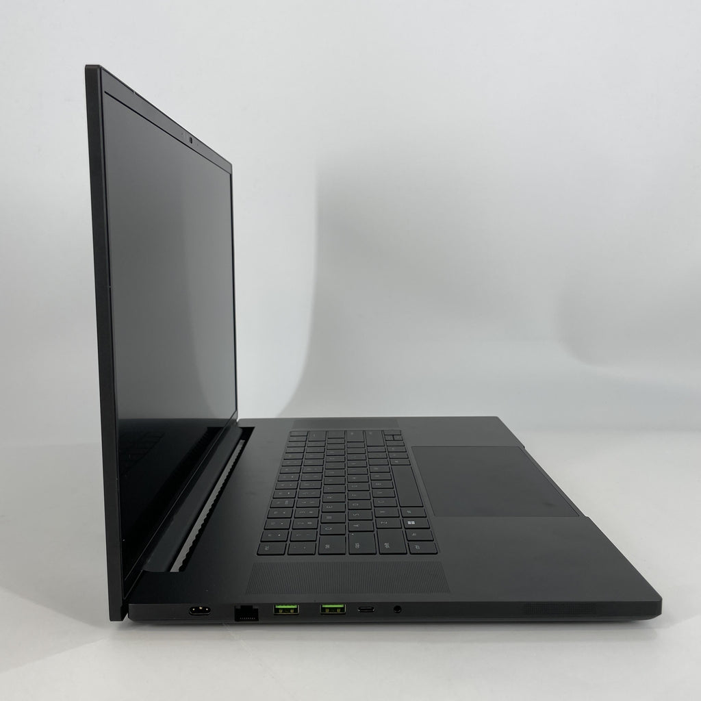 Razer Blade 18 2024 Black 2.2 GHz Intel Core i9 14th Gen. 32GB RAM 2TB Solid State Drive NVIDIA GeForce RTX 4090 16 GB