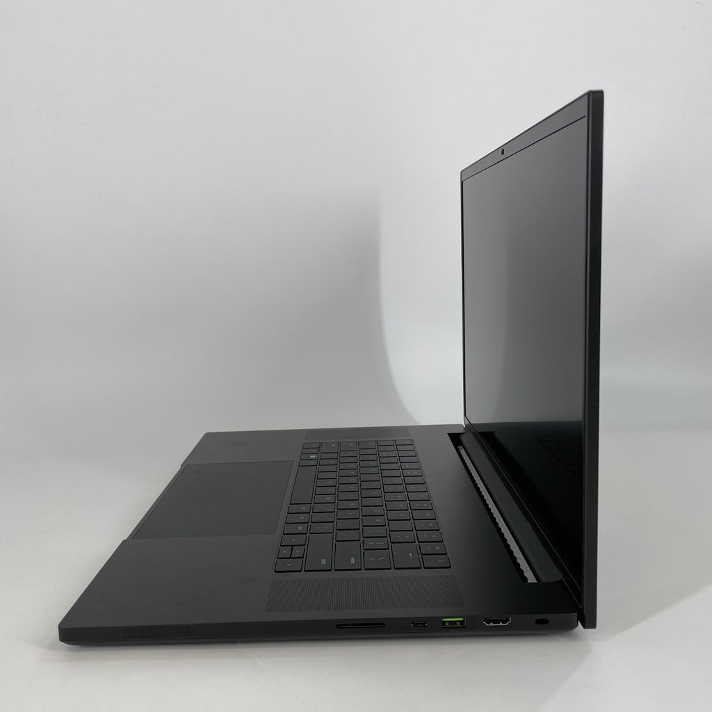 Razer Blade 18 2024 Black 2.2 GHz Intel Core i9 14th Gen. 32GB RAM 2TB Solid State Drive NVIDIA GeForce RTX 4090 16 GB
