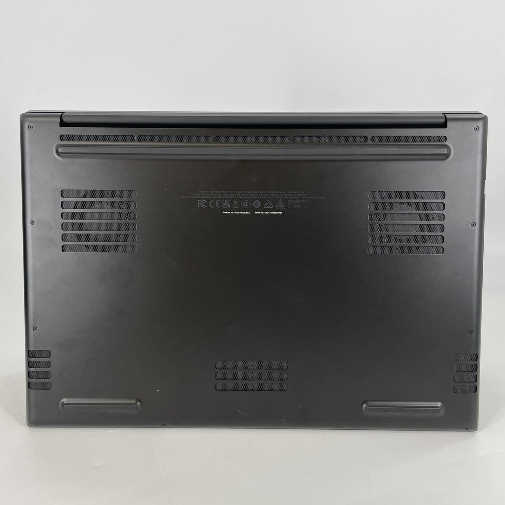 Razer Blade 18 2024 Black 2.2 GHz Intel Core i9 14th Gen. 32GB RAM 2TB Solid State Drive NVIDIA GeForce RTX 4090 16 GB