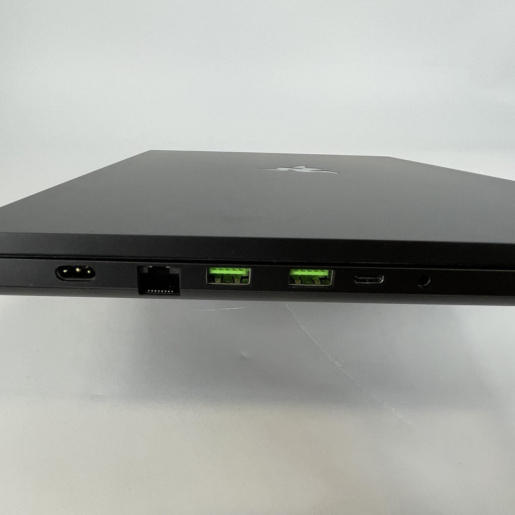 Razer Blade 18 2024 Black 2.2 GHz Intel Core i9 14th Gen. 32GB RAM 2TB Solid State Drive NVIDIA GeForce RTX 4090 16 GB