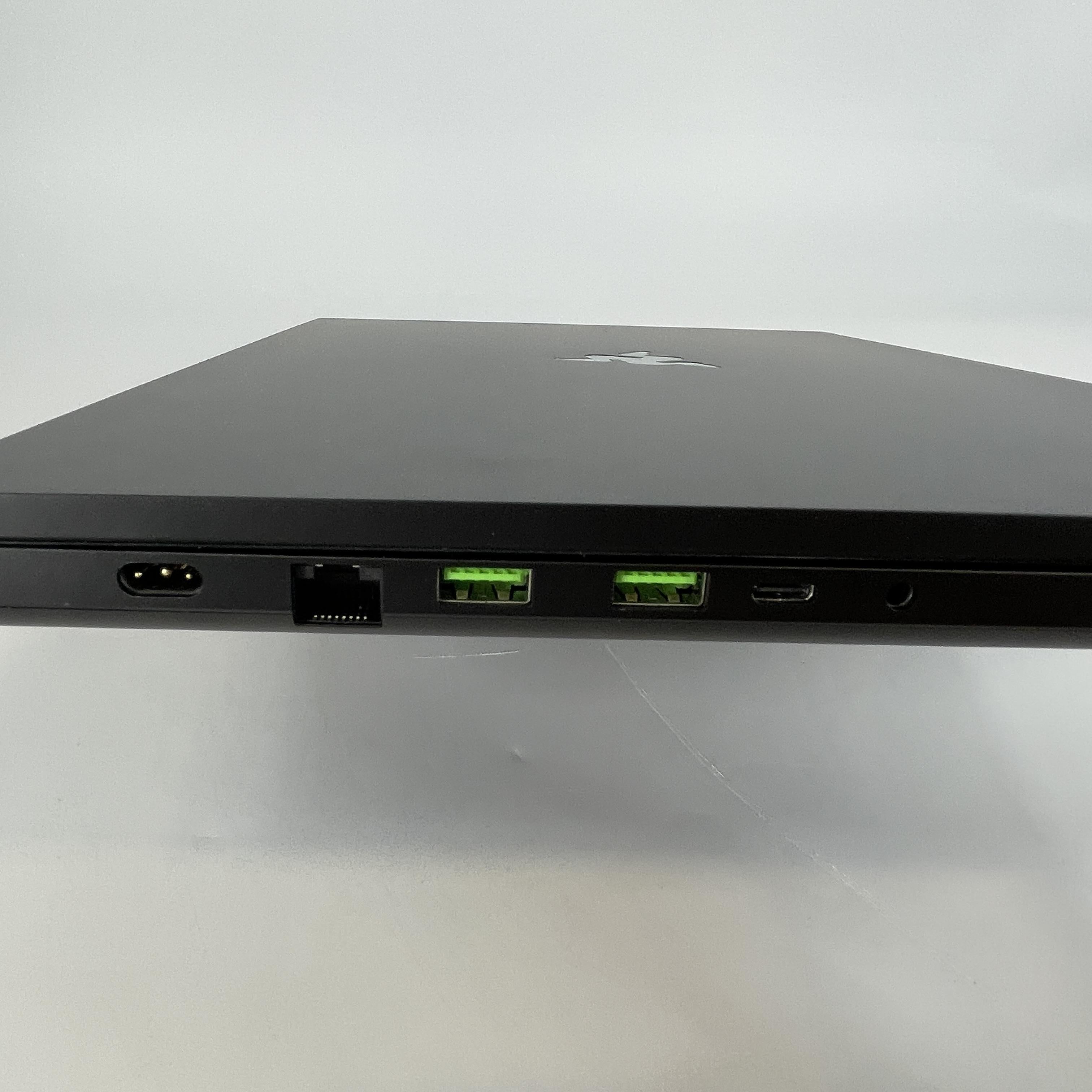 Razer Blade 18 2024 Black 2.2 GHz Intel Core i9 14th Gen. 32GB RAM 2TB Solid State Drive NVIDIA GeForce RTX 4090 16 GB