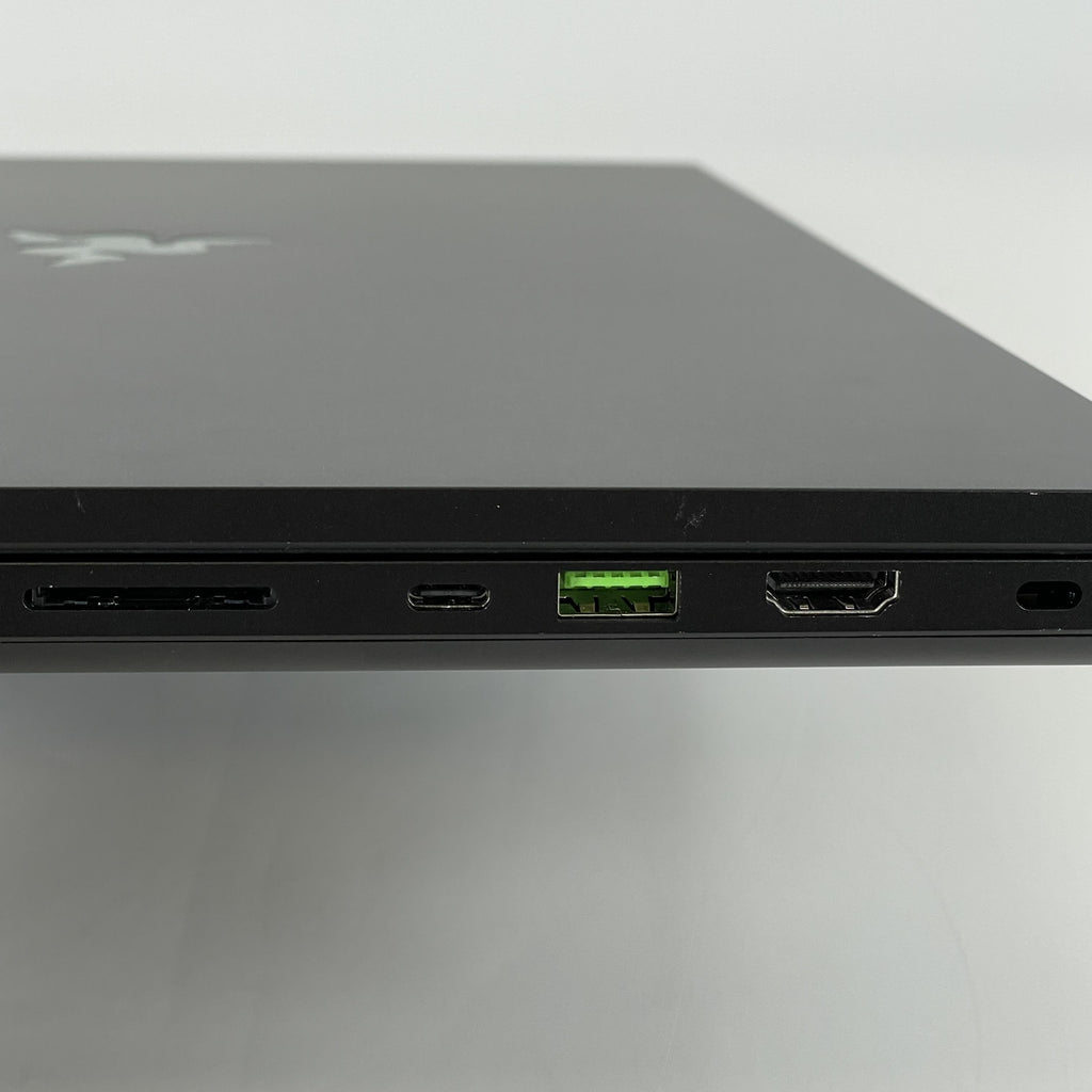 Razer Blade 18 2024 Black 2.2 GHz Intel Core i9 14th Gen. 32GB RAM 2TB Solid State Drive NVIDIA GeForce RTX 4090 16 GB