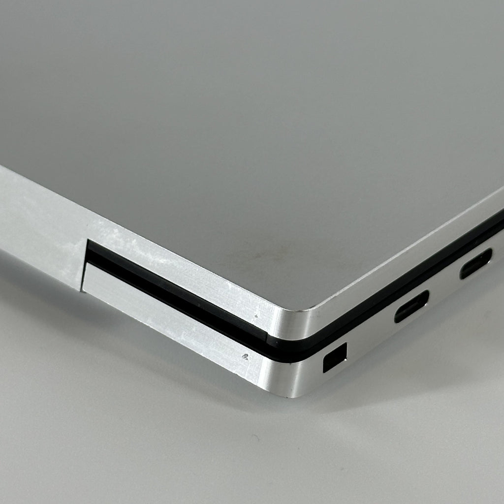 Dell XPS 17 9710 Silver 2.3 GHz Intel Core i7 11th Gen. 16GB RAM 512GB Solid State Drive NVIDIA GeForce RTX 3050 4 GB