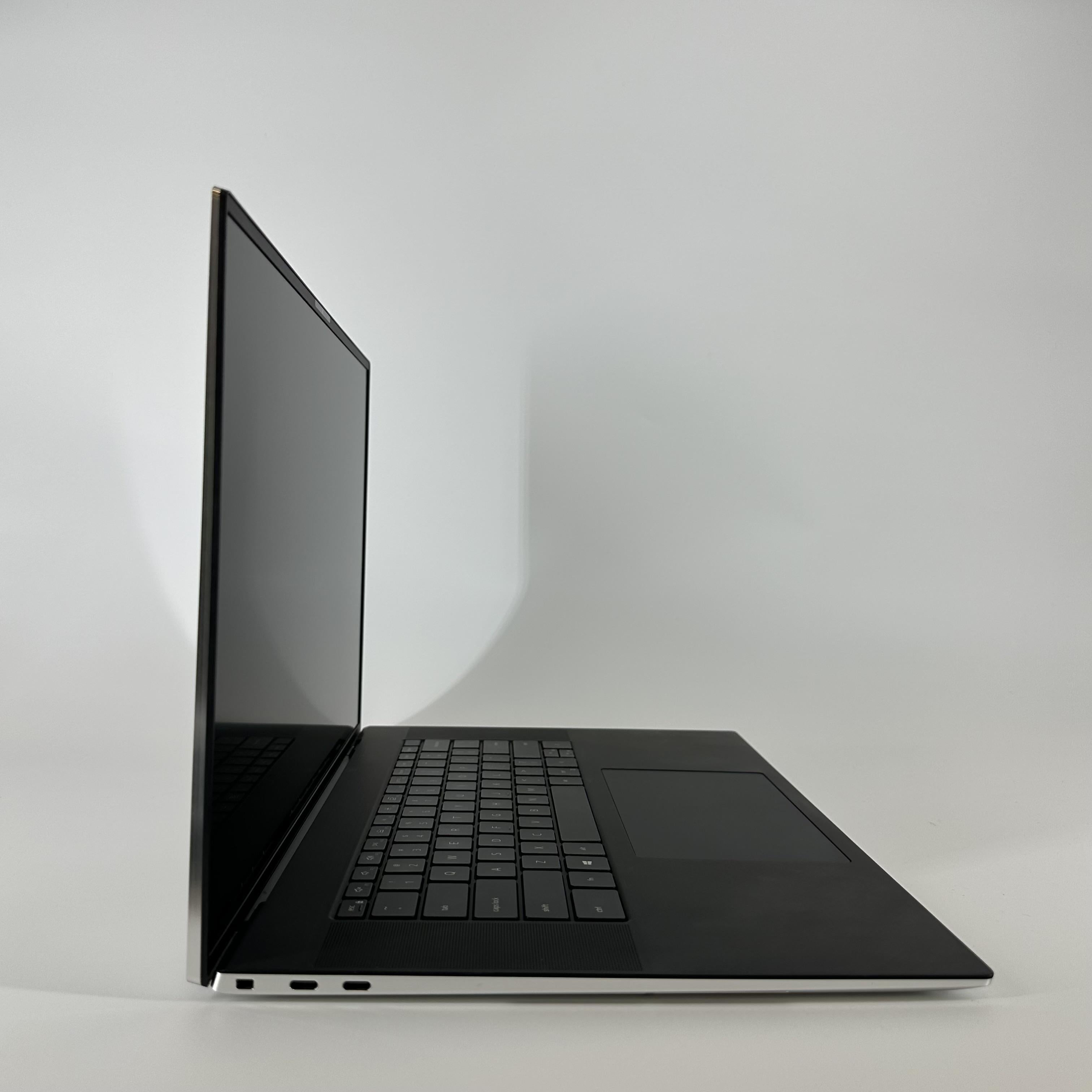 Dell XPS 17 9710 Silver 2.3 GHz Intel Core i7 11th Gen. 16GB RAM 512GB Solid State Drive NVIDIA GeForce RTX 3050 4 GB