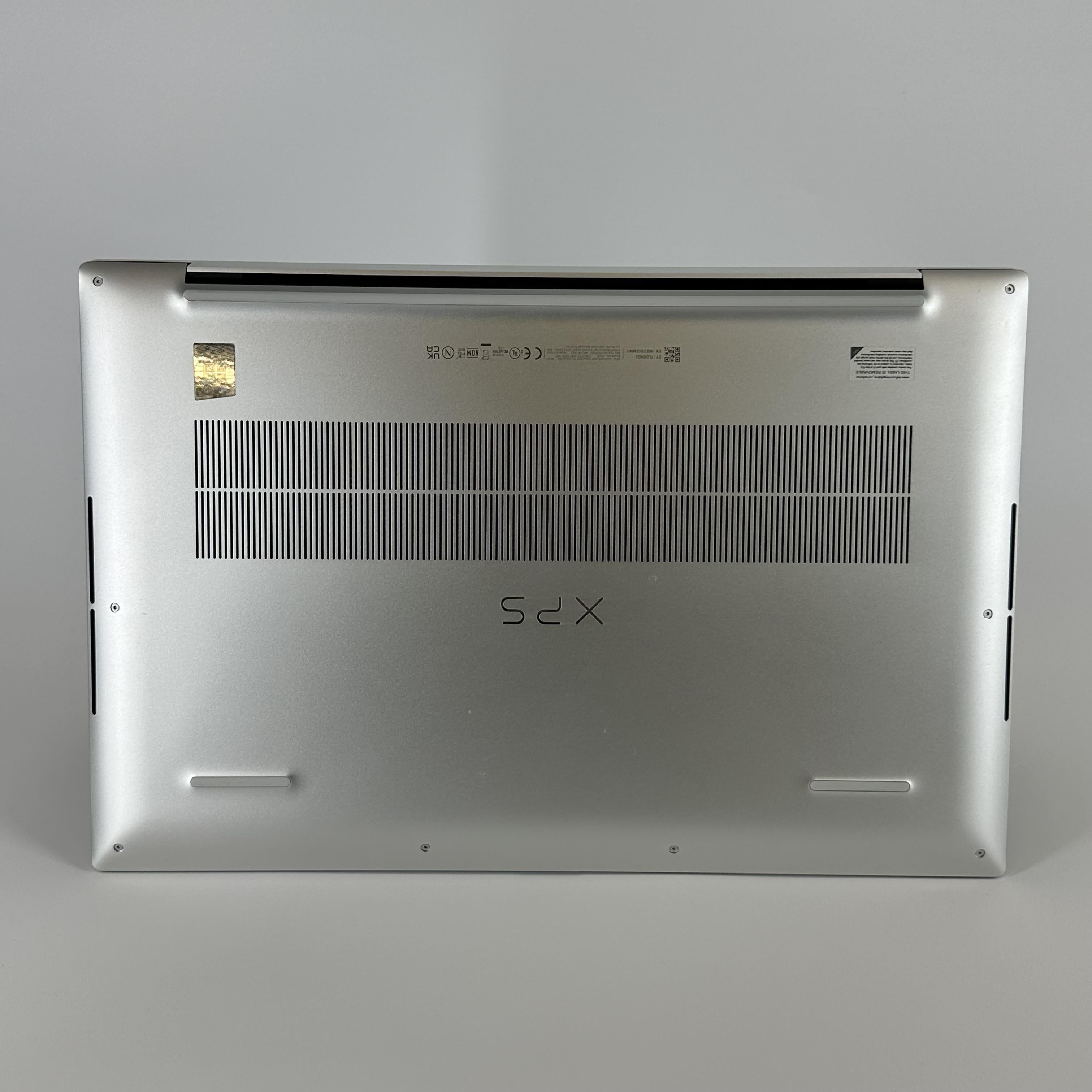 Dell XPS 17 9710 Silver 2.3 GHz Intel Core i7 11th Gen. 16GB RAM 512GB Solid State Drive NVIDIA GeForce RTX 3050 4 GB